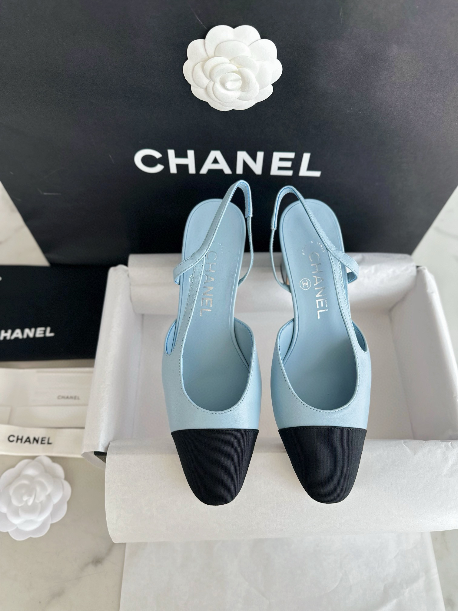 CHANEL Женские туфли слингбэки из кожи на каблуке