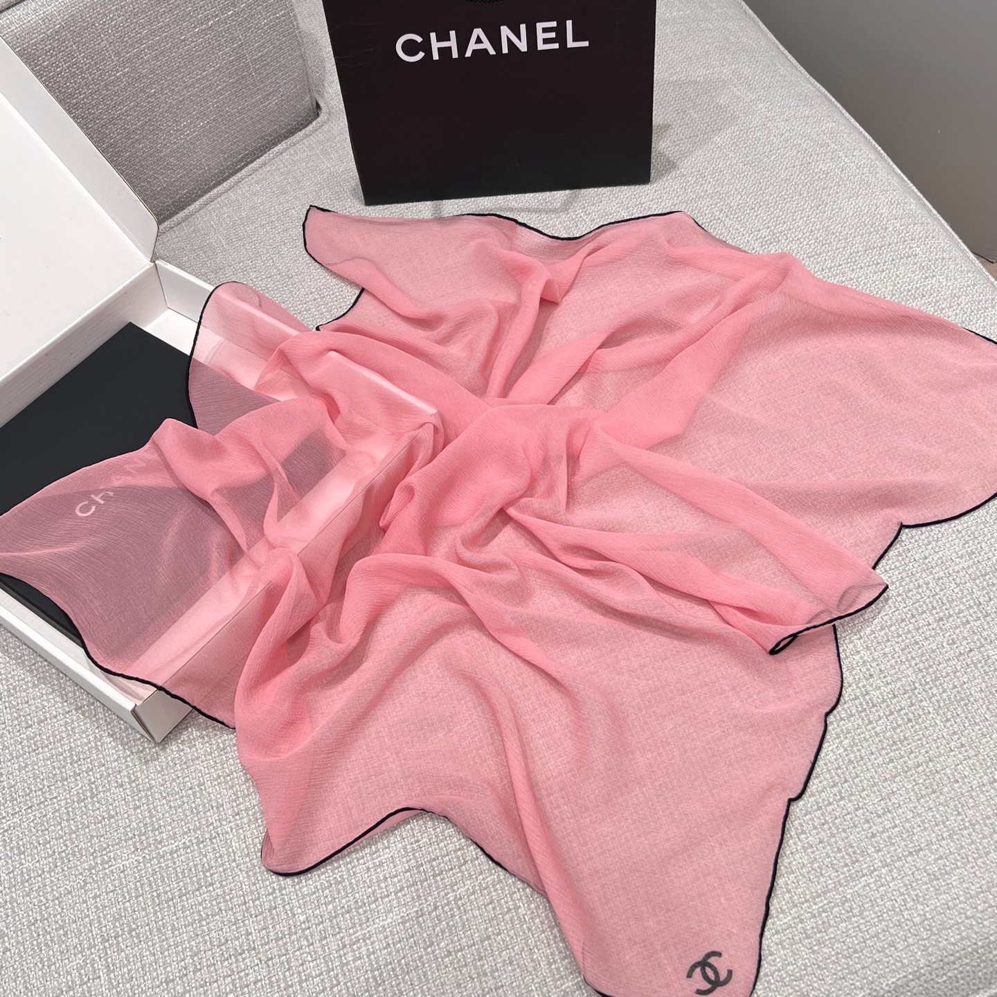 CHANEL Женский платок шёлк