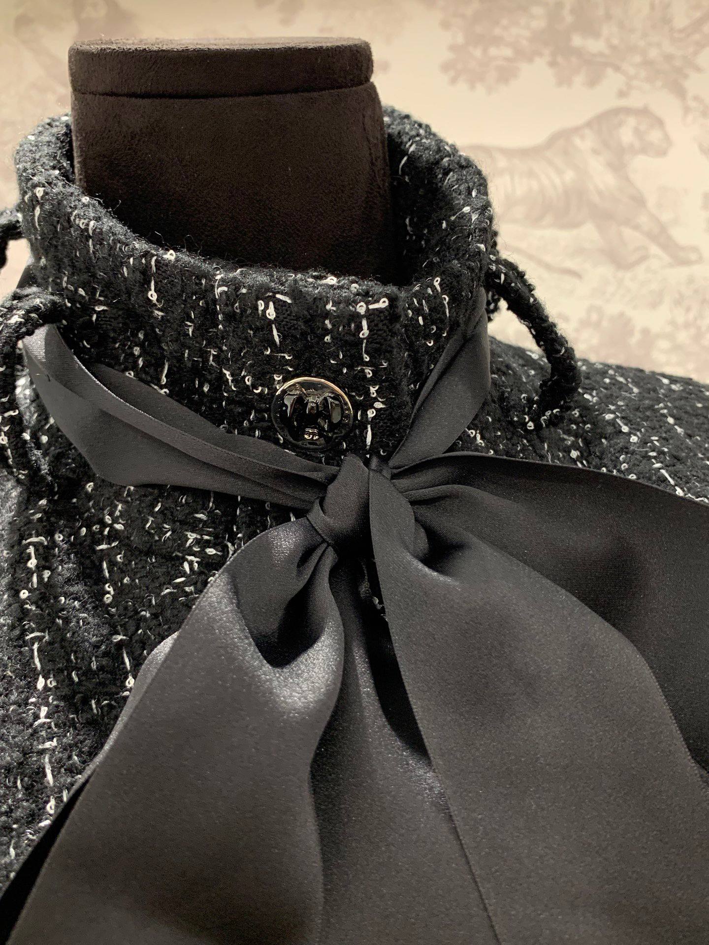 CHANEL Женский пиджак из кашемирового твида CHANEL Женский пиджак из кашемирового твида