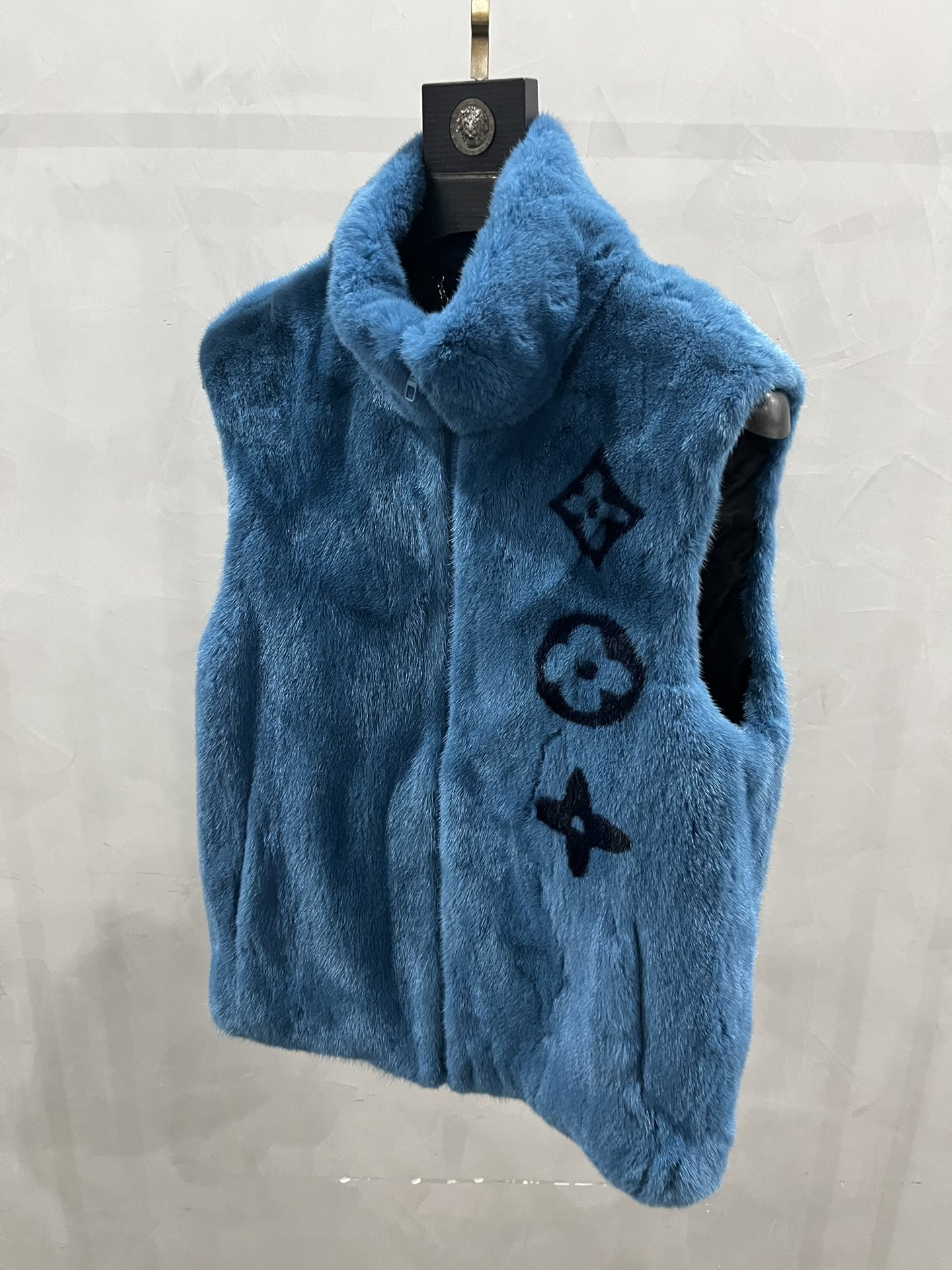 LOUIS VUITTON Мужской жилет из меха норки LOUIS VUITTON Мужской жилет из меха норки