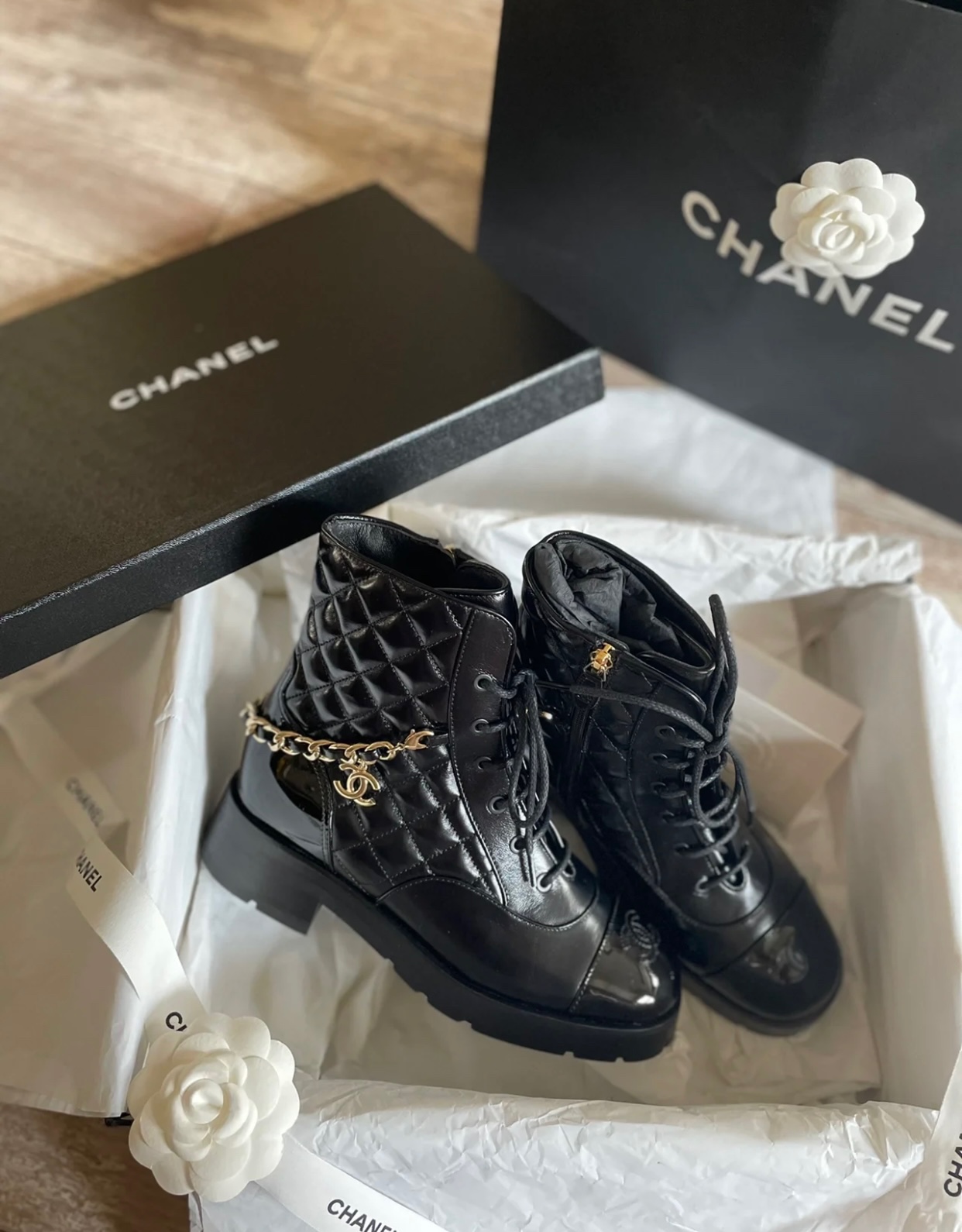 CHANEL Женские лакированные ботинки CHANEL Женские лакированные ботинки