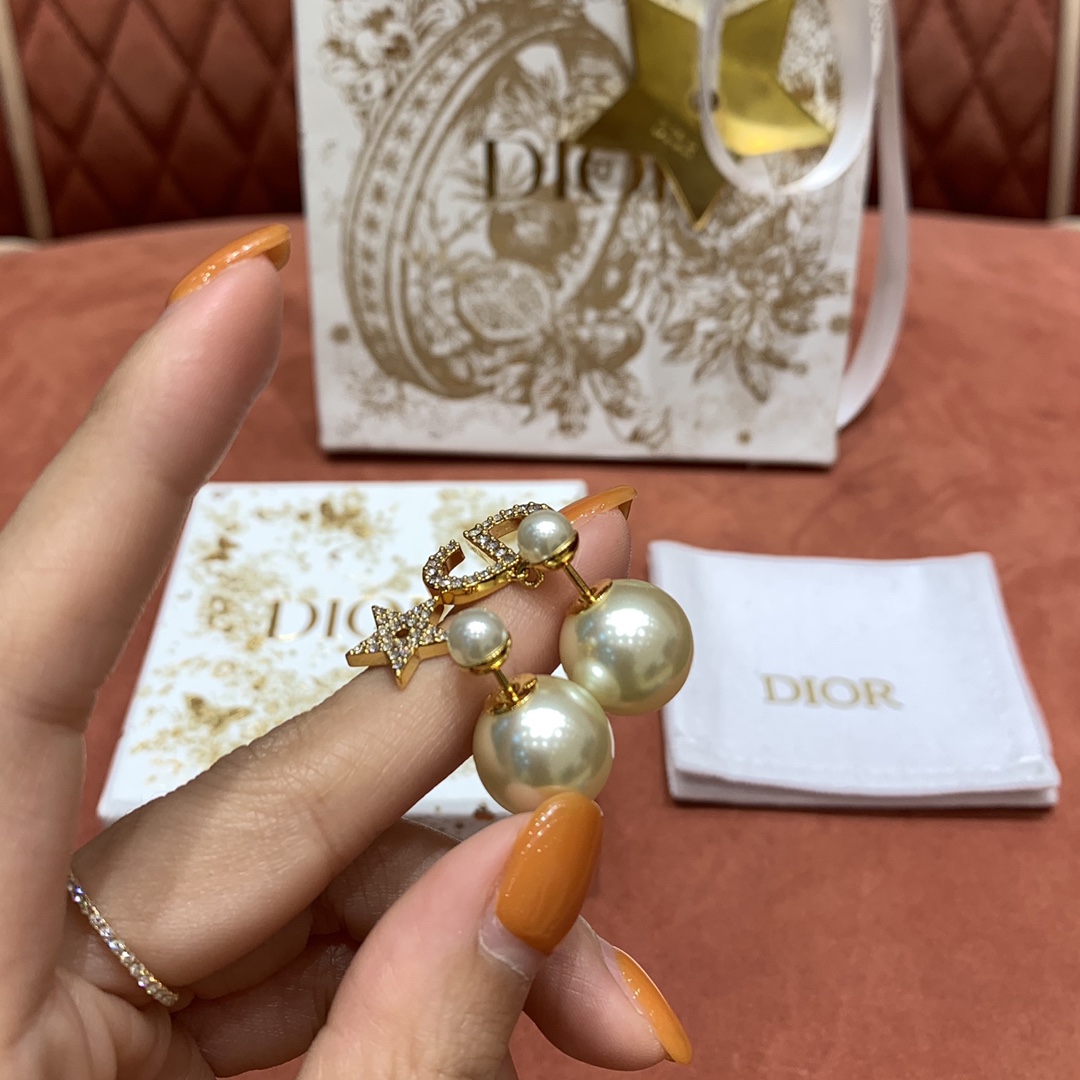 CHRISTIAN DIOR Женские серьги с жемчугом CHRISTIAN DIOR Женские серьги с жемчугом