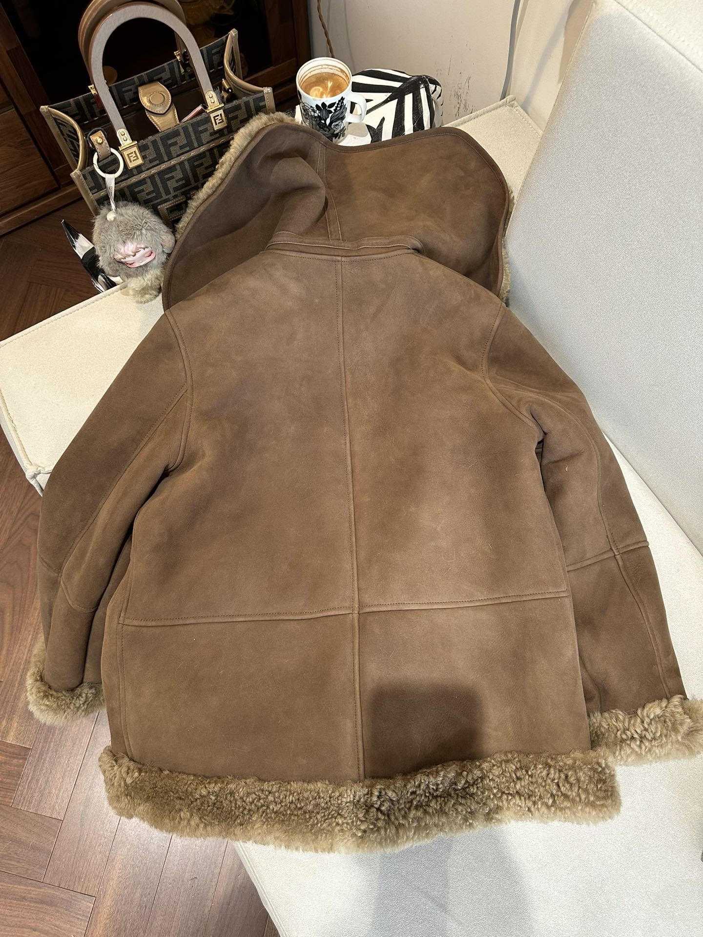 CHRISTIAN DIOR Женская дублёнка из овчины CHRISTIAN DIOR Женская дублёнка из овчины