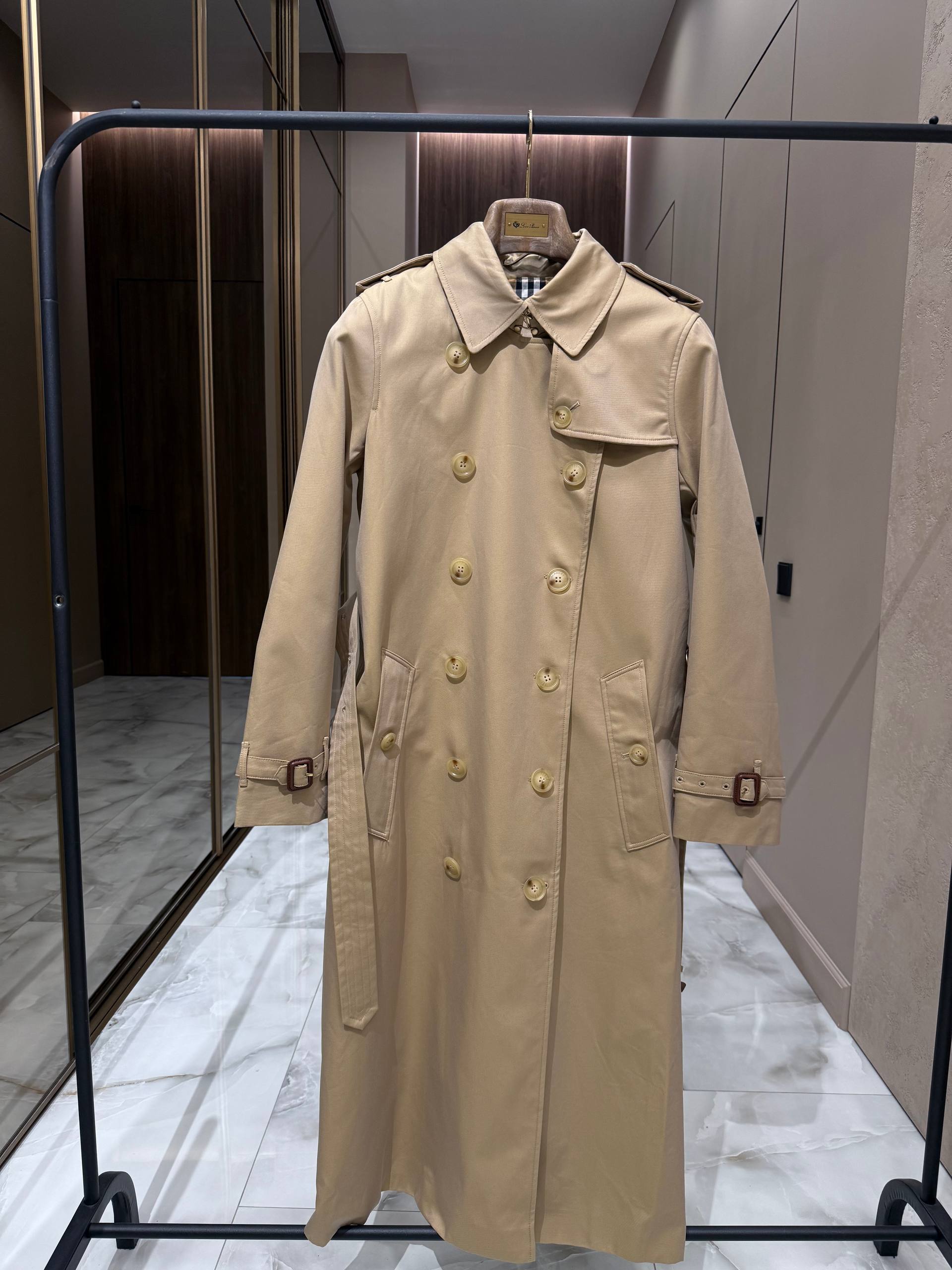 BURBERRY Женское двубортное пальто тренч BURBERRY Женское двубортное пальто тренч