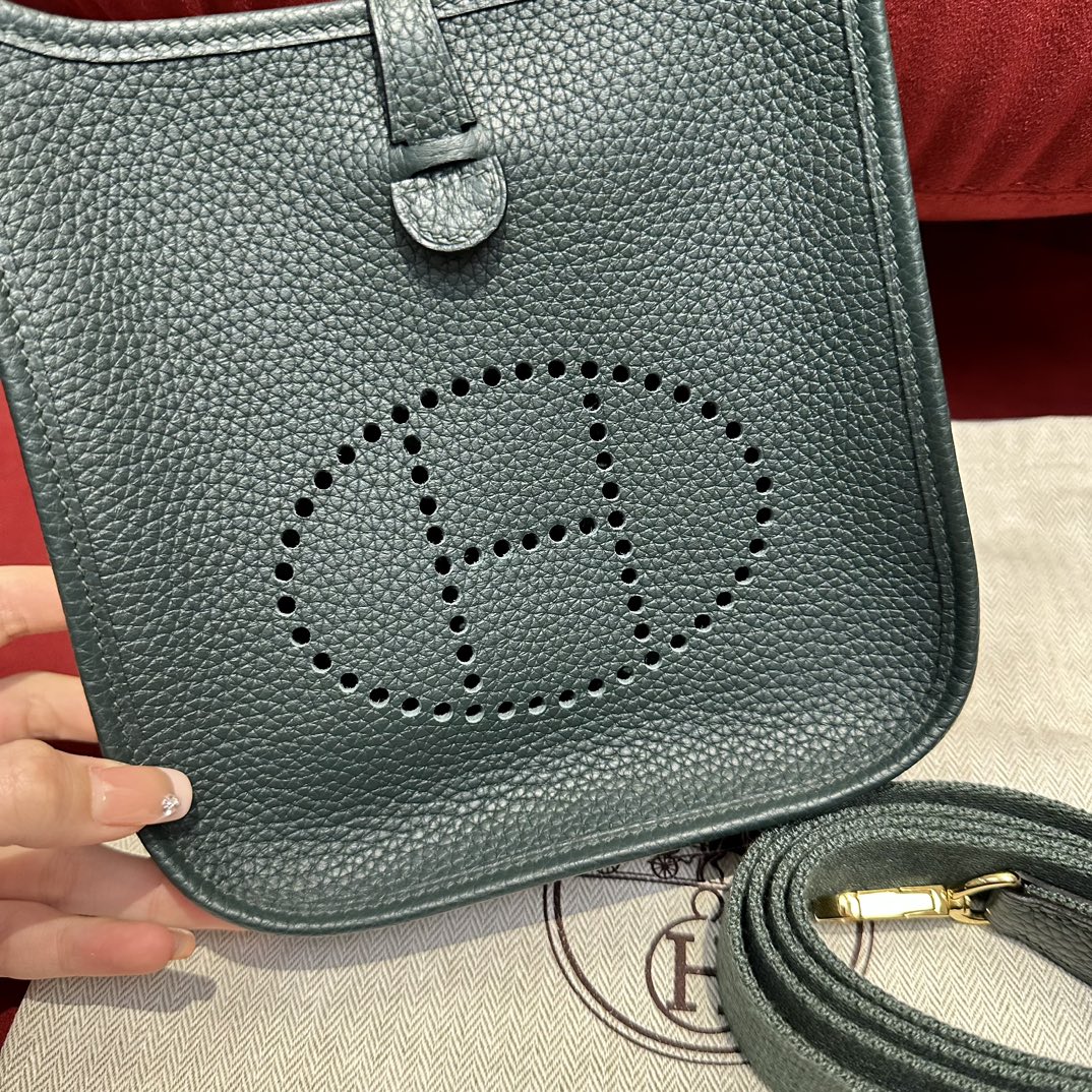 HERMES Женская сумка Evelyne 16 см 6O Clemence HERMES Женская сумка Evelyne 16 см 6O Clemence
