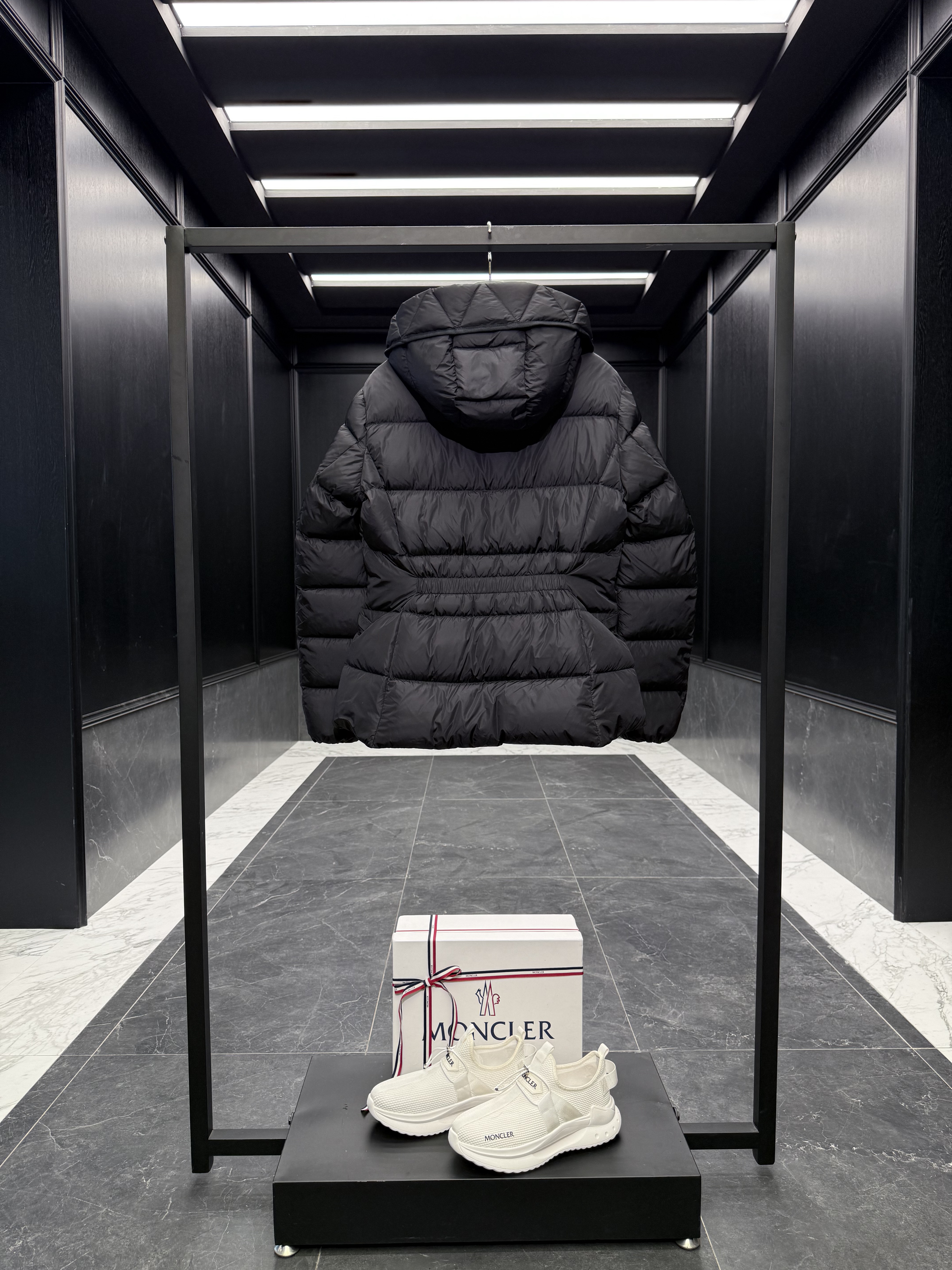 MONCLER Женский пуховик Avoce 