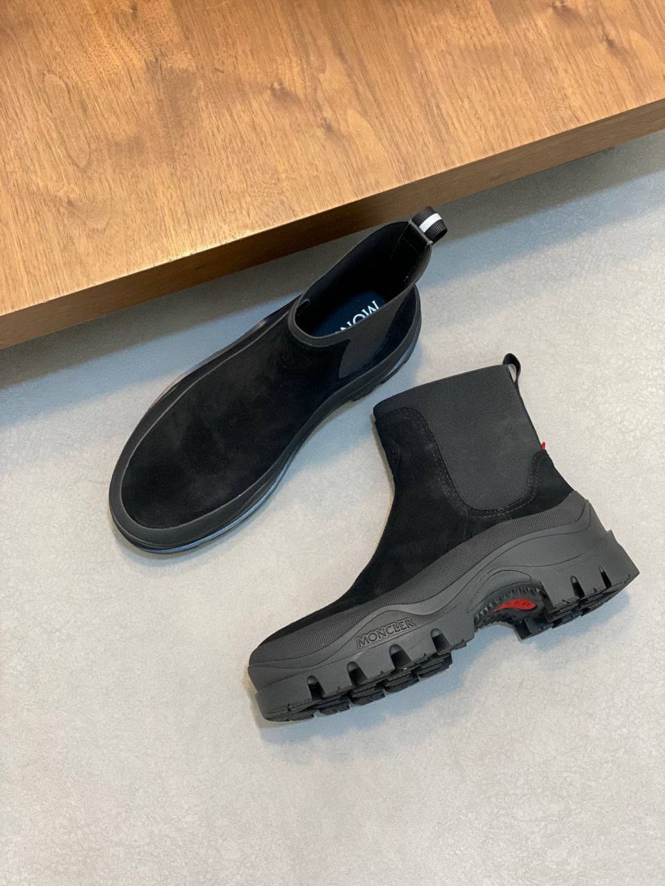 MONCLER Мужские ботинки из коровьей кожи  MONCLER Мужские ботинки из коровьей кожи