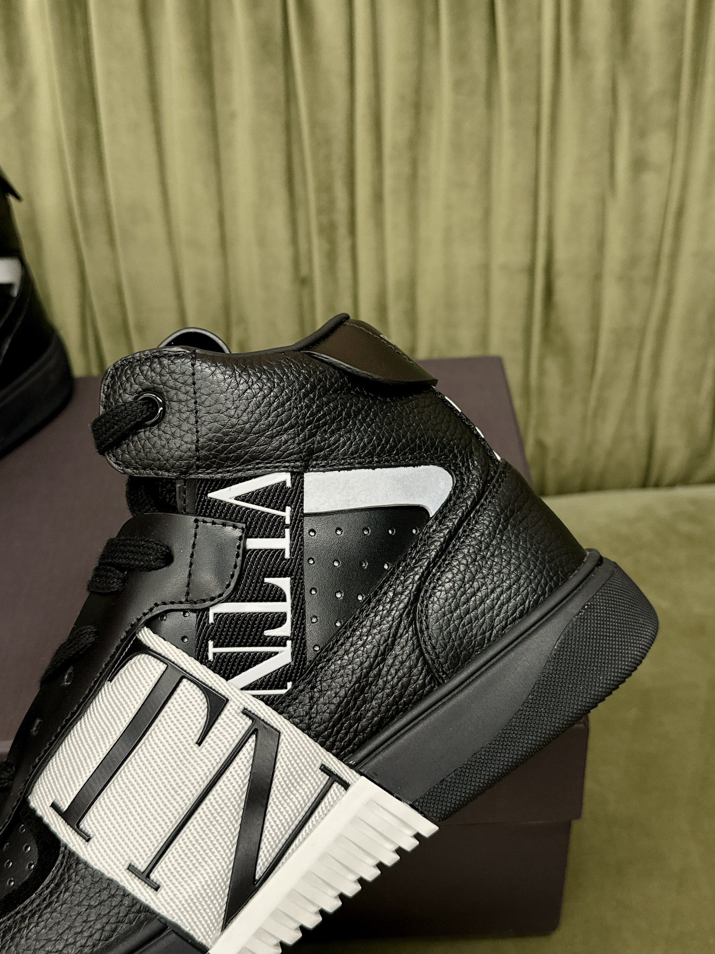 VALENTINO Мужские высокие кроссовки VL7N