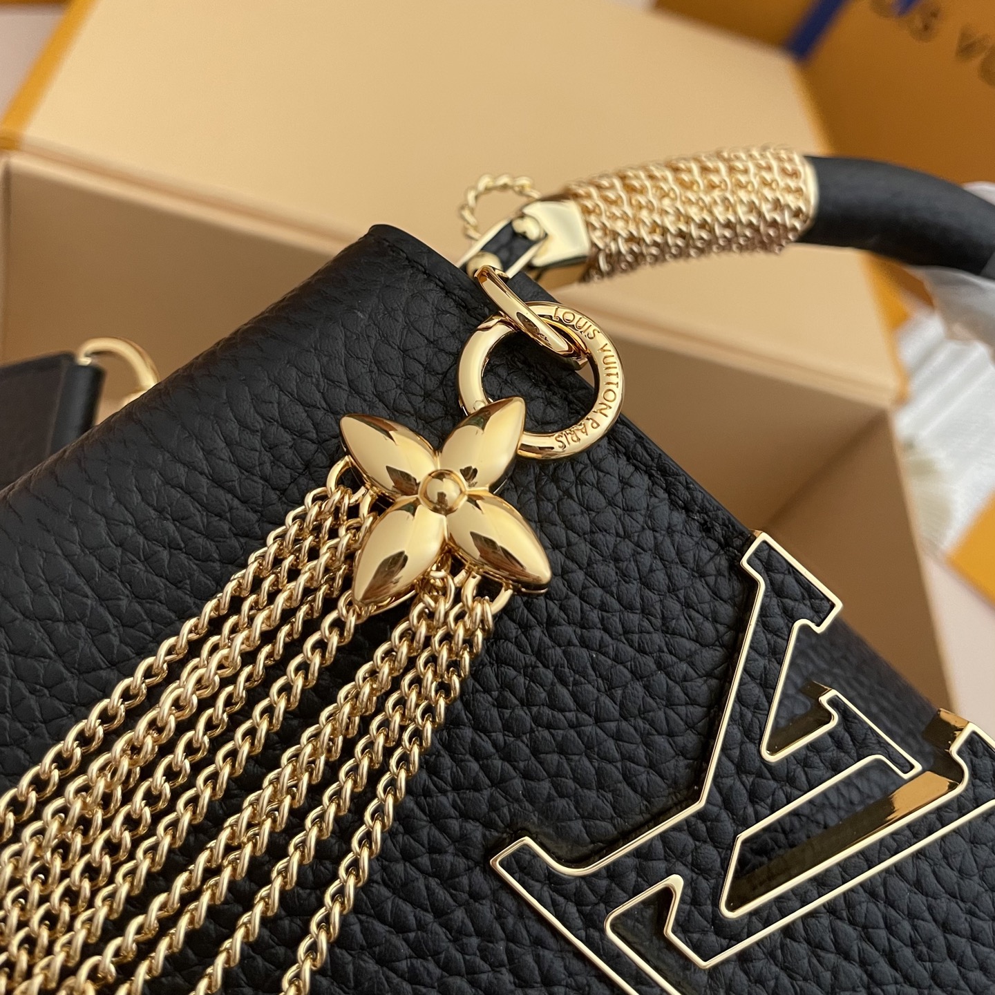 LOUIS VUITTON Женская Сумка Capucines