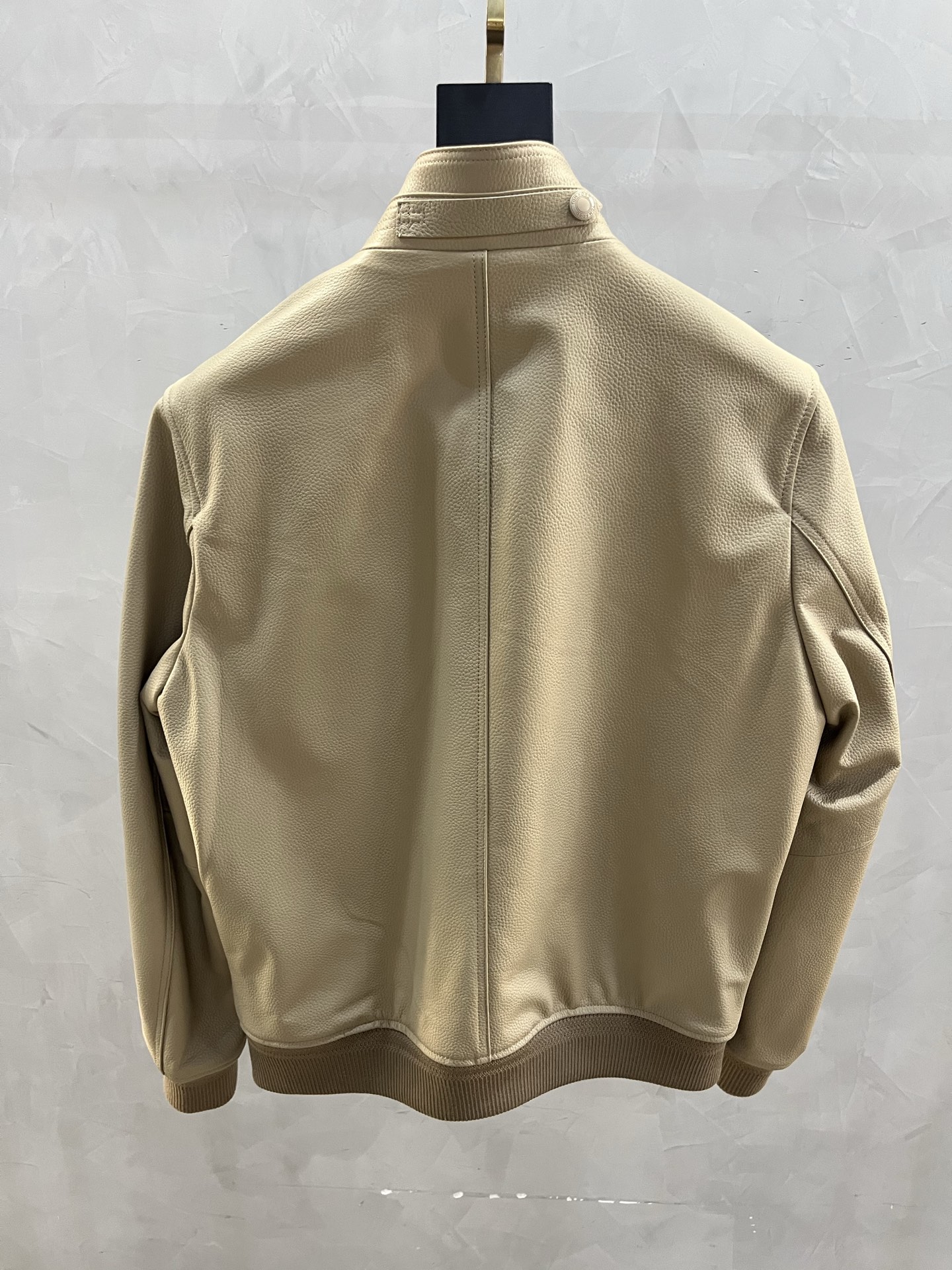 TOM FORD Мужская куртка из кожи бежевая