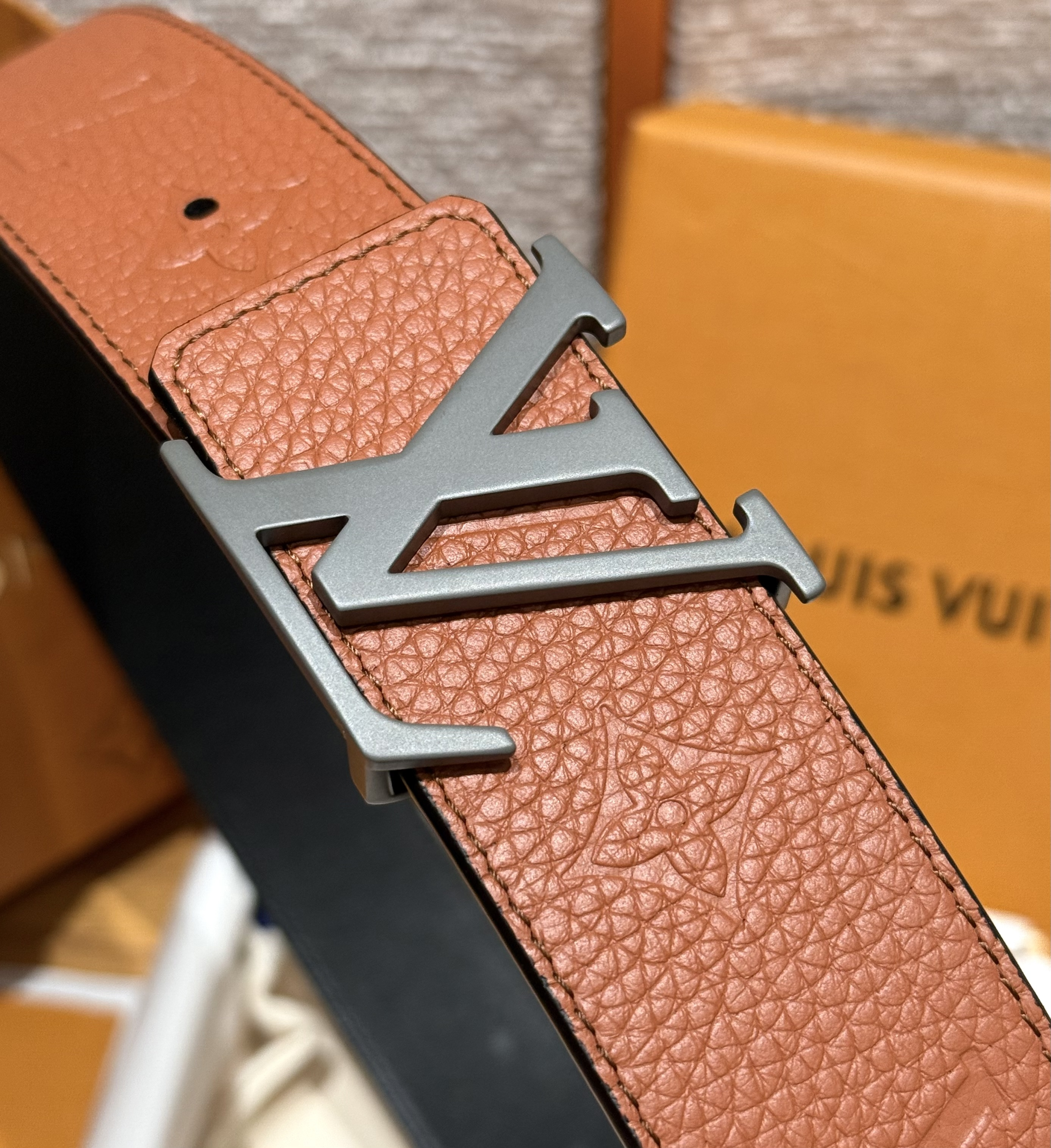 LOUIS VUITTON Мужской ремень LOUIS VUITTON Мужской ремень