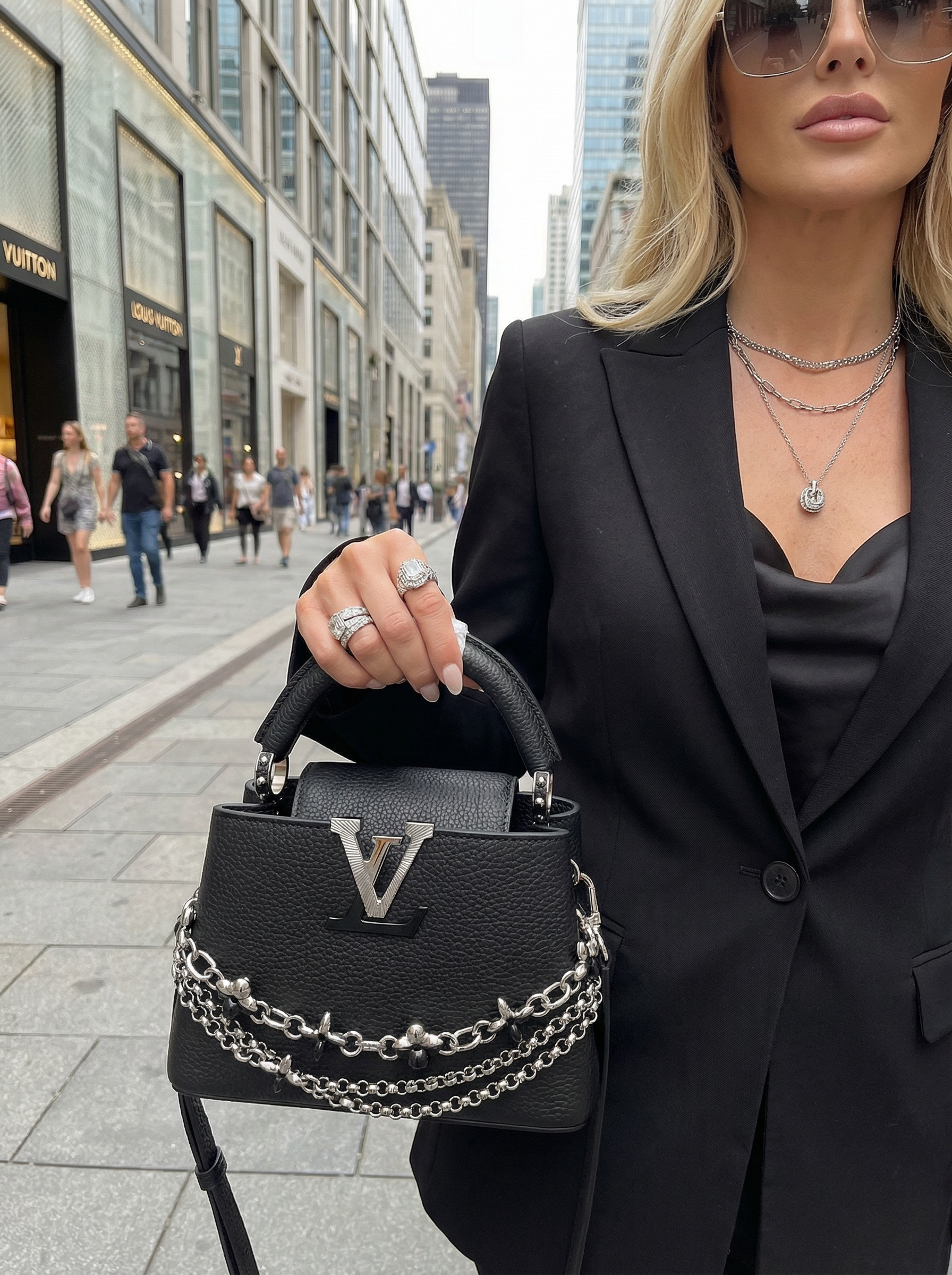 LOUIS VUITTON Женская сумка Capucines