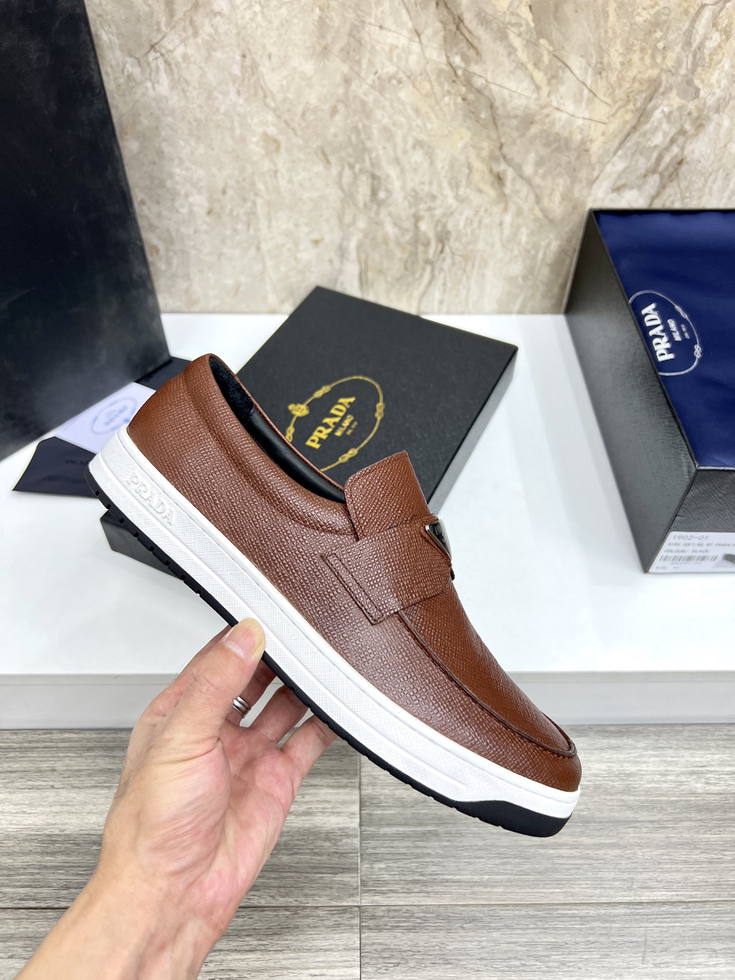PRADA Мужские туфли из телячьей кожи с логотипом