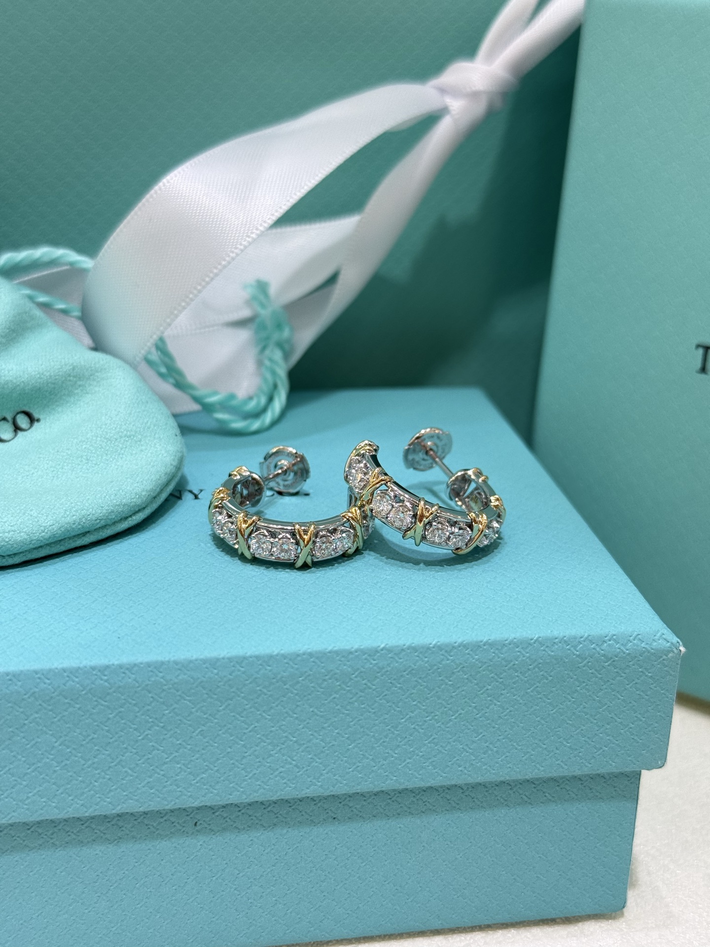 TIFFANY Серьги Sixteen Stone белое и желтое золото с бриллиантами TIFFANY Серьги Sixteen Stone белое и желтое золото с бриллиантами