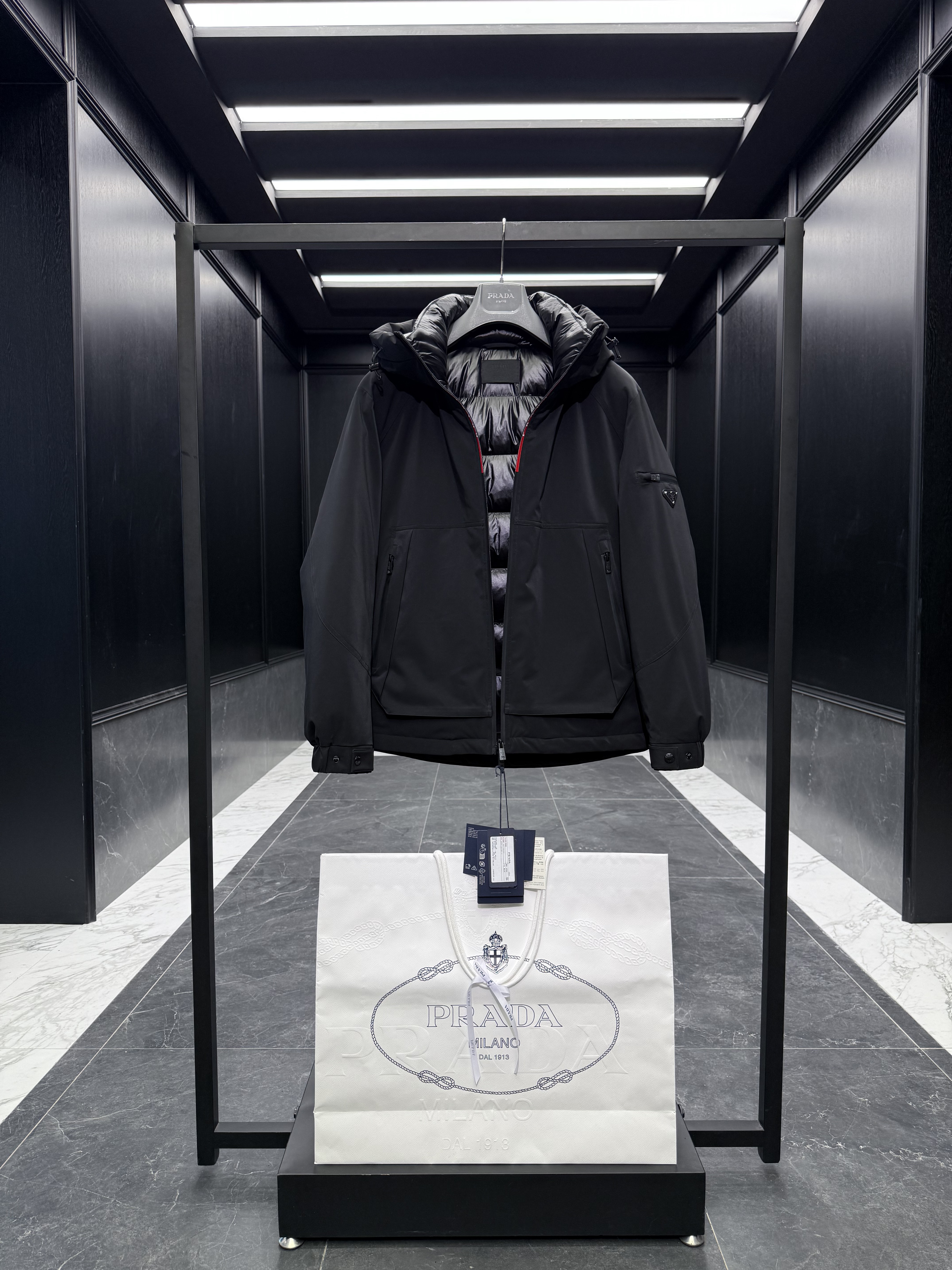 PRADA Мужской пуховик Classic Red Label PRADA Мужской пуховик Classic Red Label