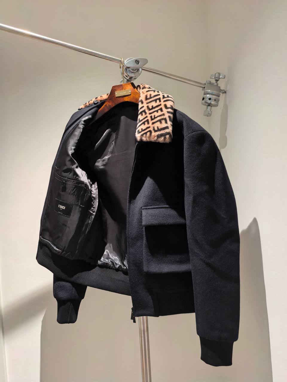 FENDI Мужская кожаная куртка FENDI Мужская кожаная куртка