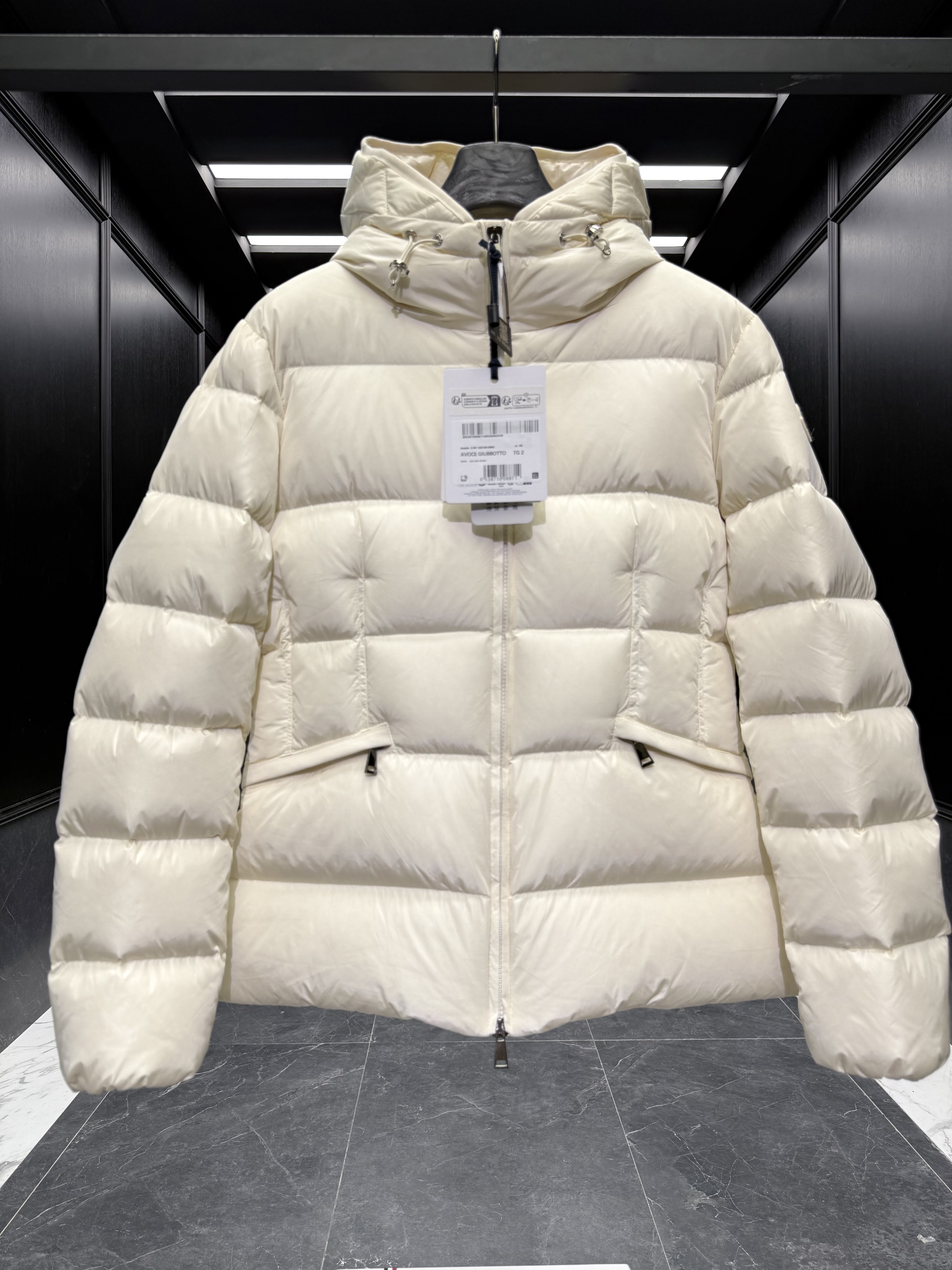 MONCLER Женский пуховик Avoce MONCLER Женский пуховик Avoce