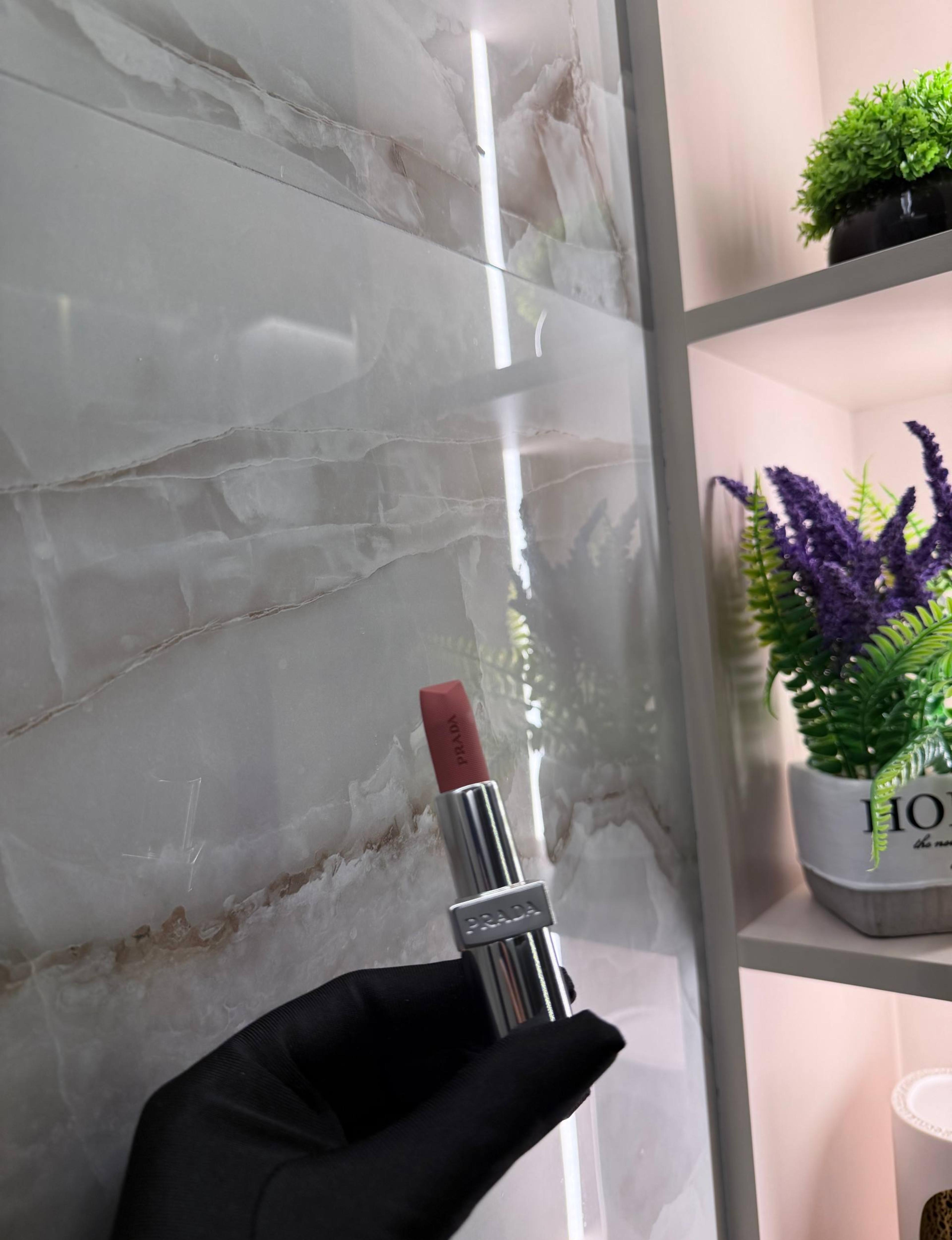 PRADA Monochrome Soft Matte Blur губная помада