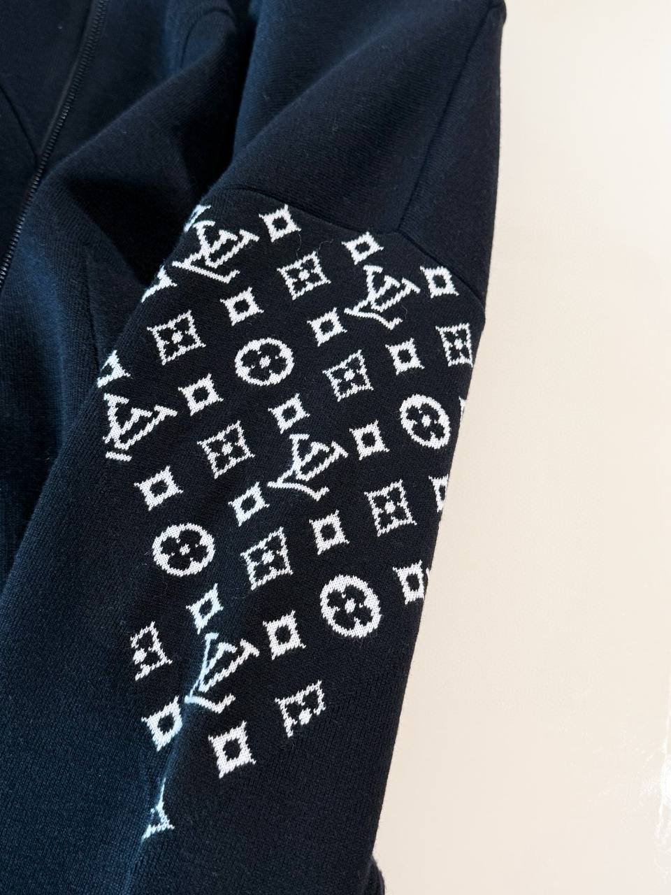 LOUIS VUITTON Женская толстовка LOUIS VUITTON Женская толстовка