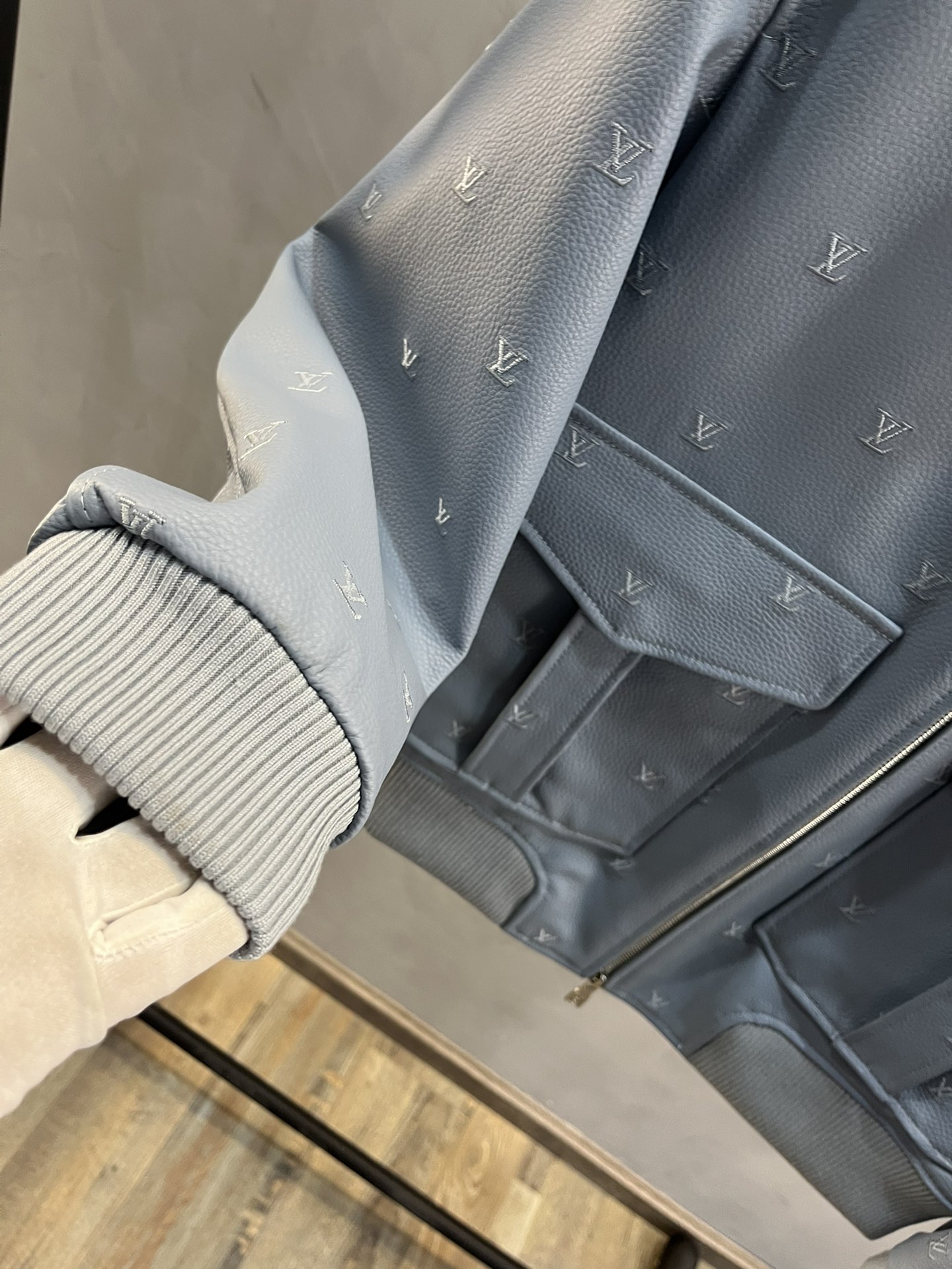 LOUIS VUITTON Мужская кожаная куртка LOUIS VUITTON Мужская кожаная куртка