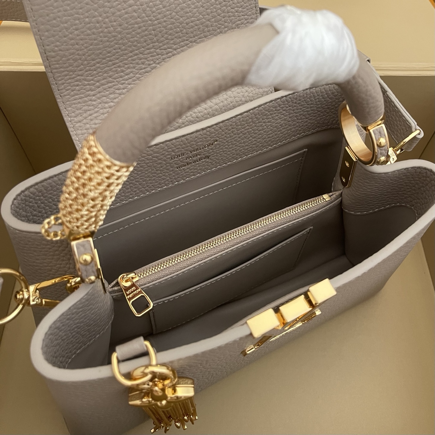 LOUIS VUITTON Женская Сумка Capucines