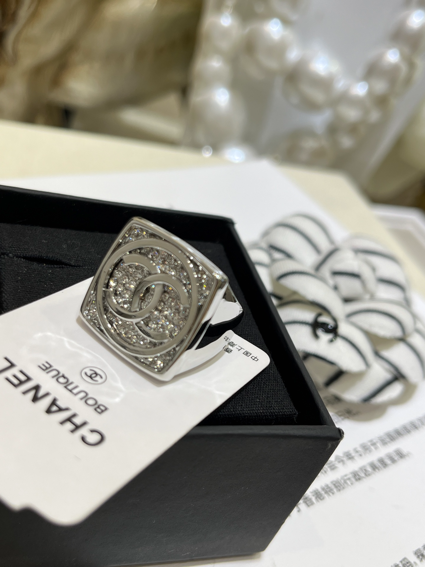 CHANEL Женское кольцо из латуни CHANEL Женское кольцо из латуни