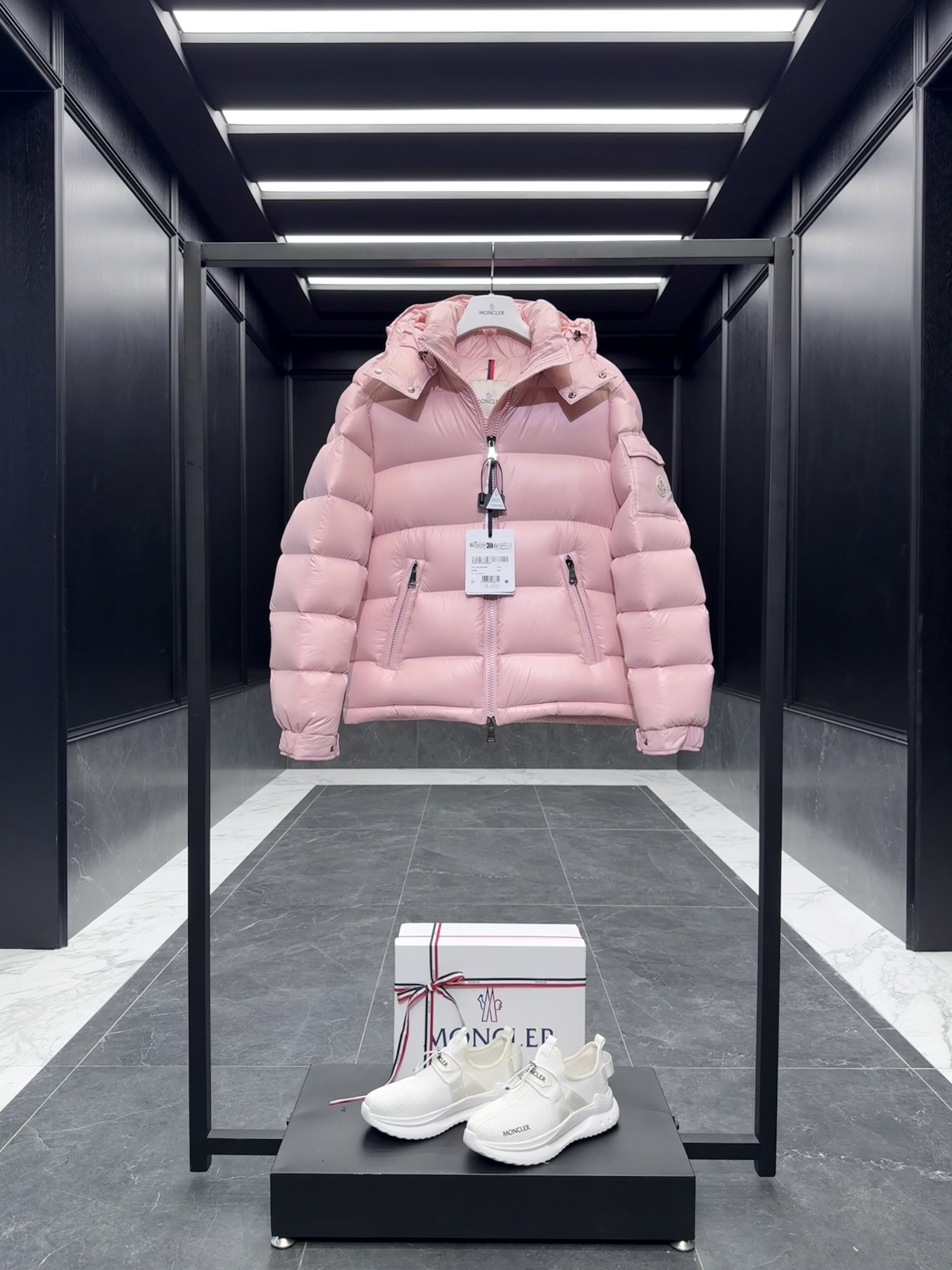 MONCLER Женский пуховик Maire Counter MONCLER Женский пуховик Maire Counter