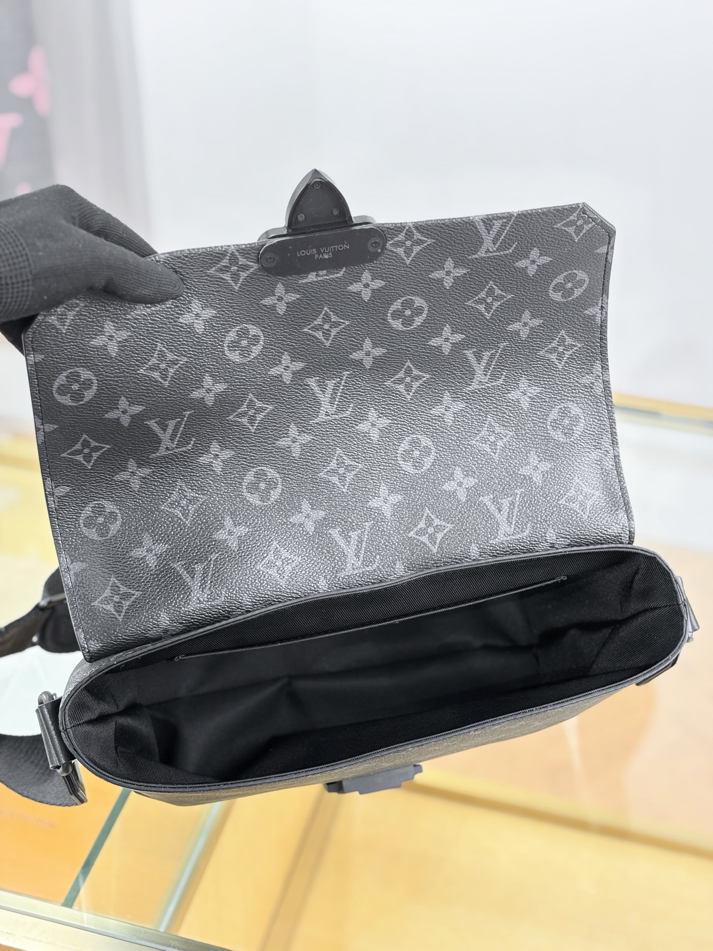LOUIS VUITTON Мужская сумка S-Cape Messenger M46794 LOUIS VUITTON Мужская сумка S-Cape Messenger M46794