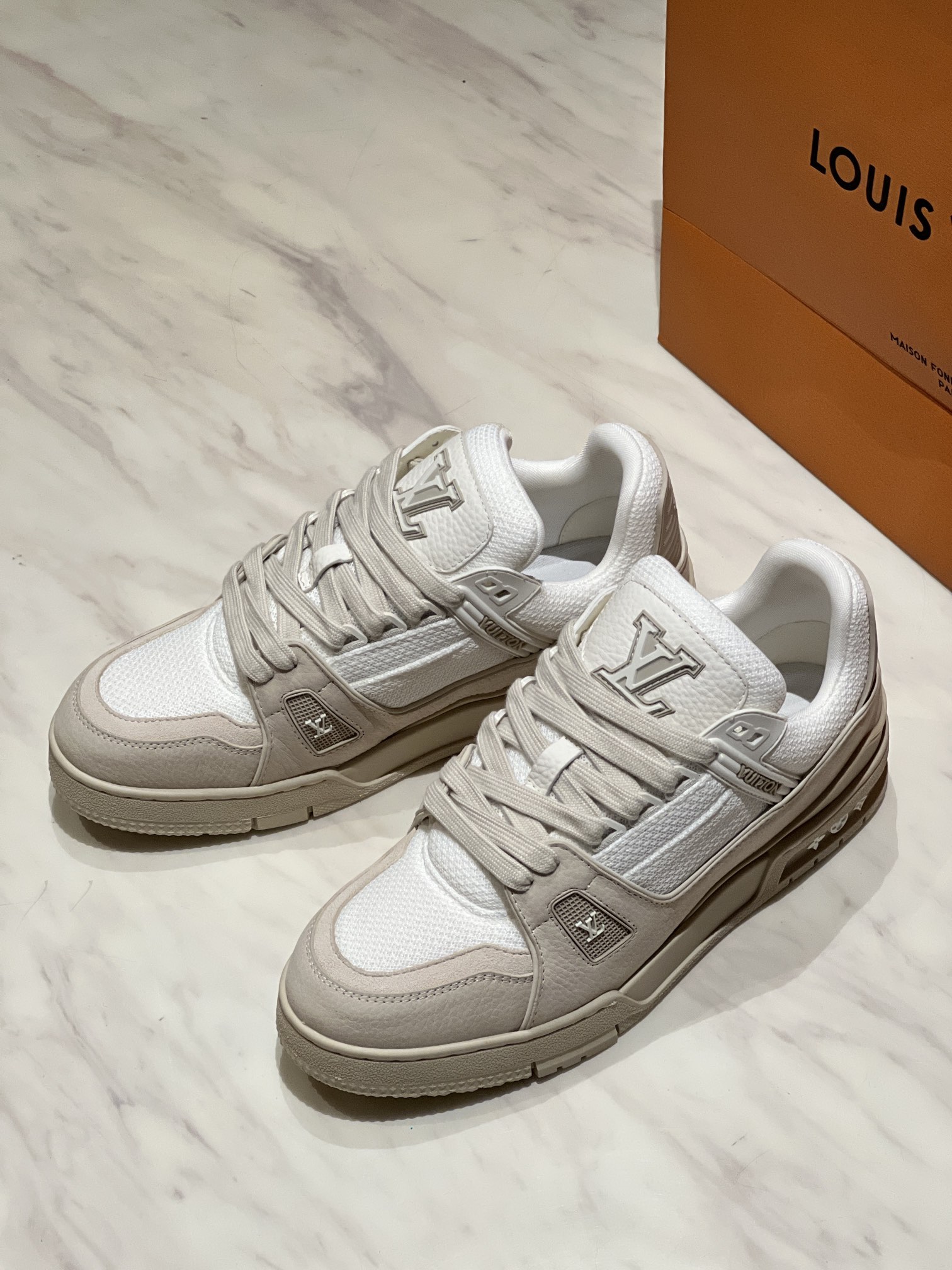 LOUIS VUITTON Мужские Кроссовки LV Trainer 25FW LOUIS VUITTON Мужские Кроссовки LV Trainer 25FW