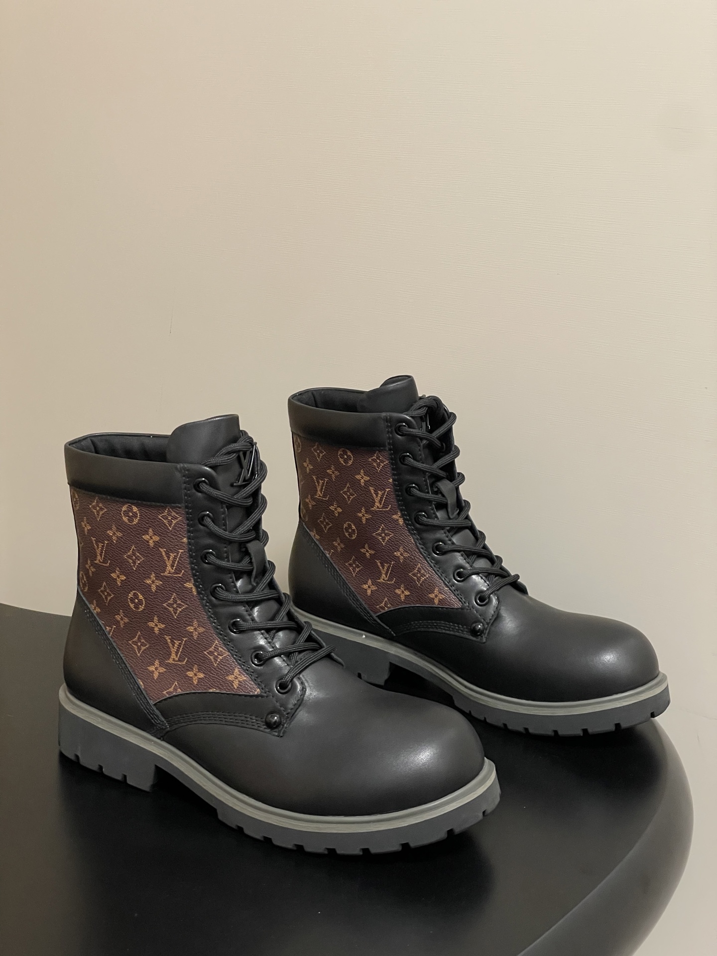 LOUIS VUITTON Женские ботинки LOUIS VUITTON Женские ботинки