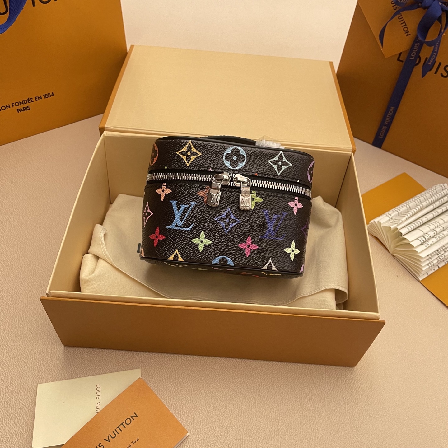 LOUIS VUITTON Женская сумка-косметичка Nice Mini LOUIS VUITTON Женская сумка-косметичка Nice Mini