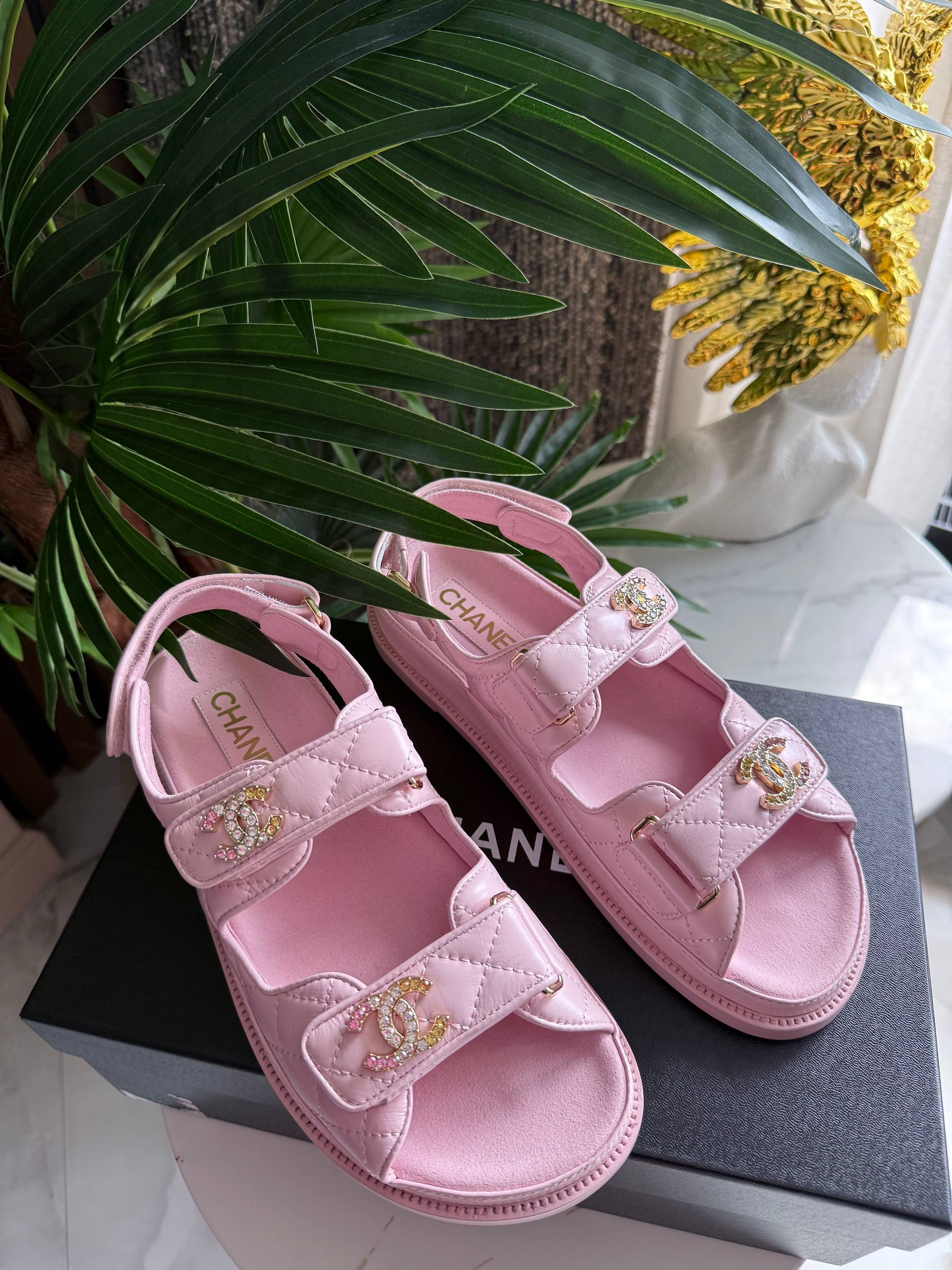 CHANEL Женские сандалии CHANEL Женские сандалии