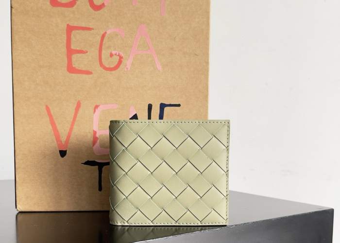 BOTTEGA VENETA Мужское Портмоне Intrecciato Bi-Fold