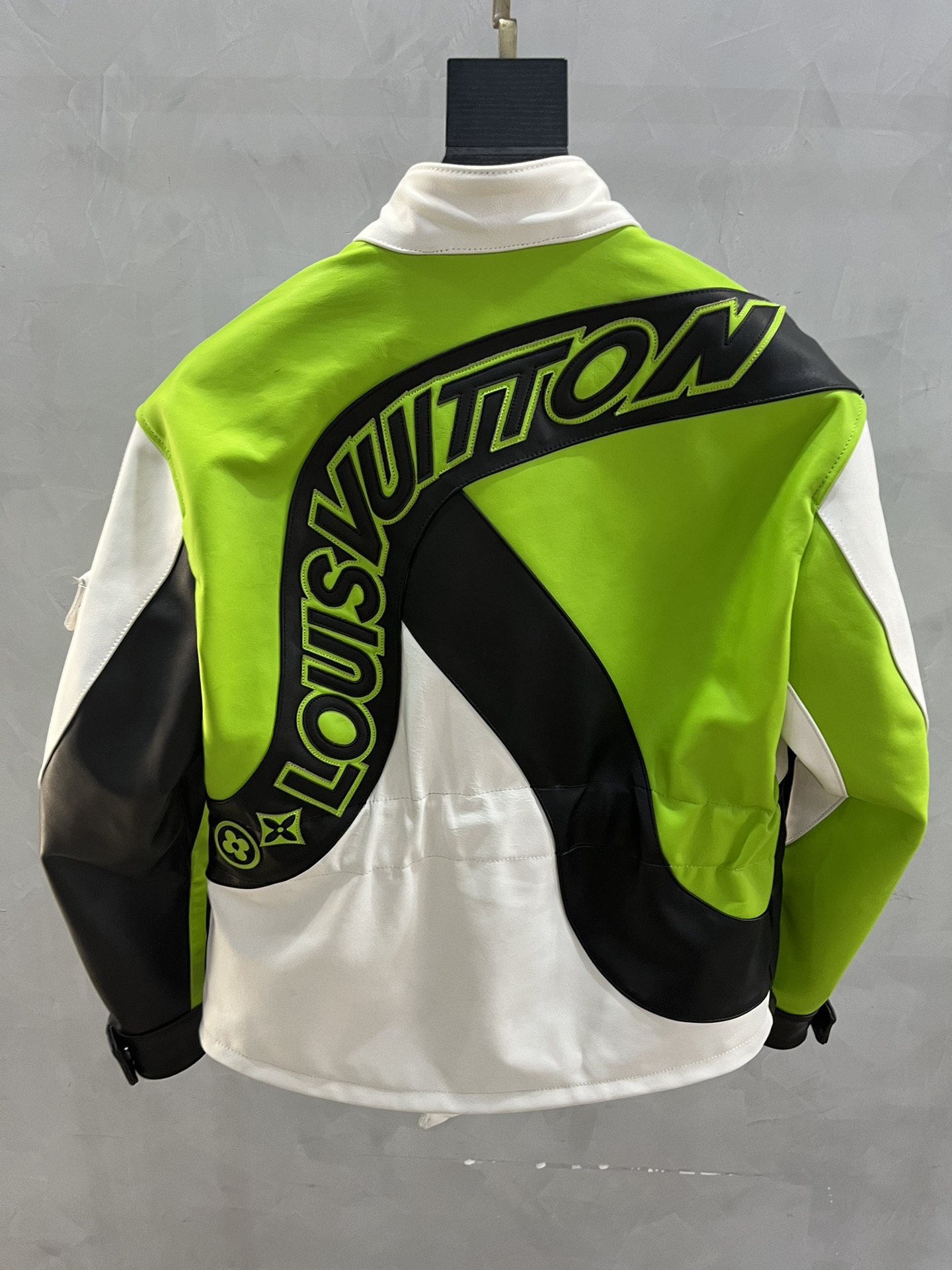 LOUIS VUITTON Мужская кожаная куртка LOUIS VUITTON Мужская кожаная куртка