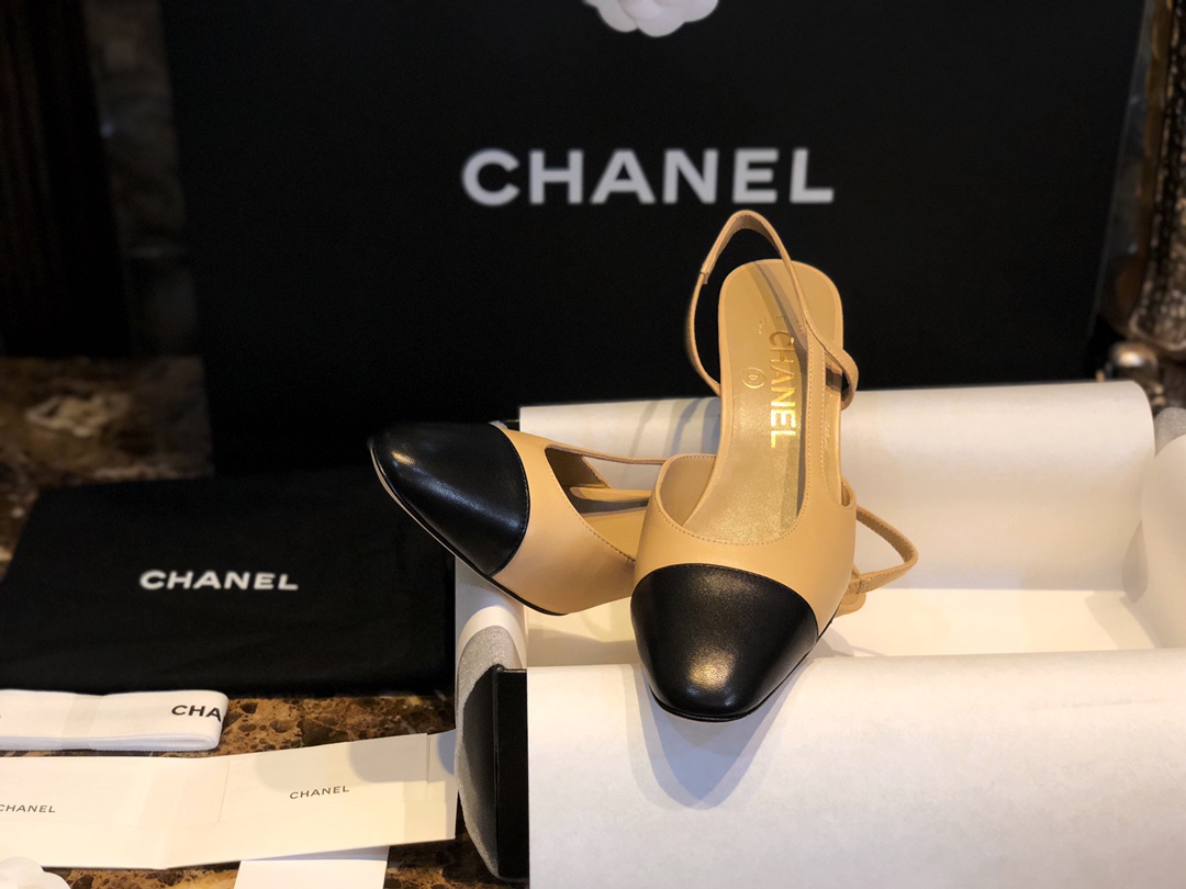 CHANEL Женские туфли слингбэки из кожи на каблуке