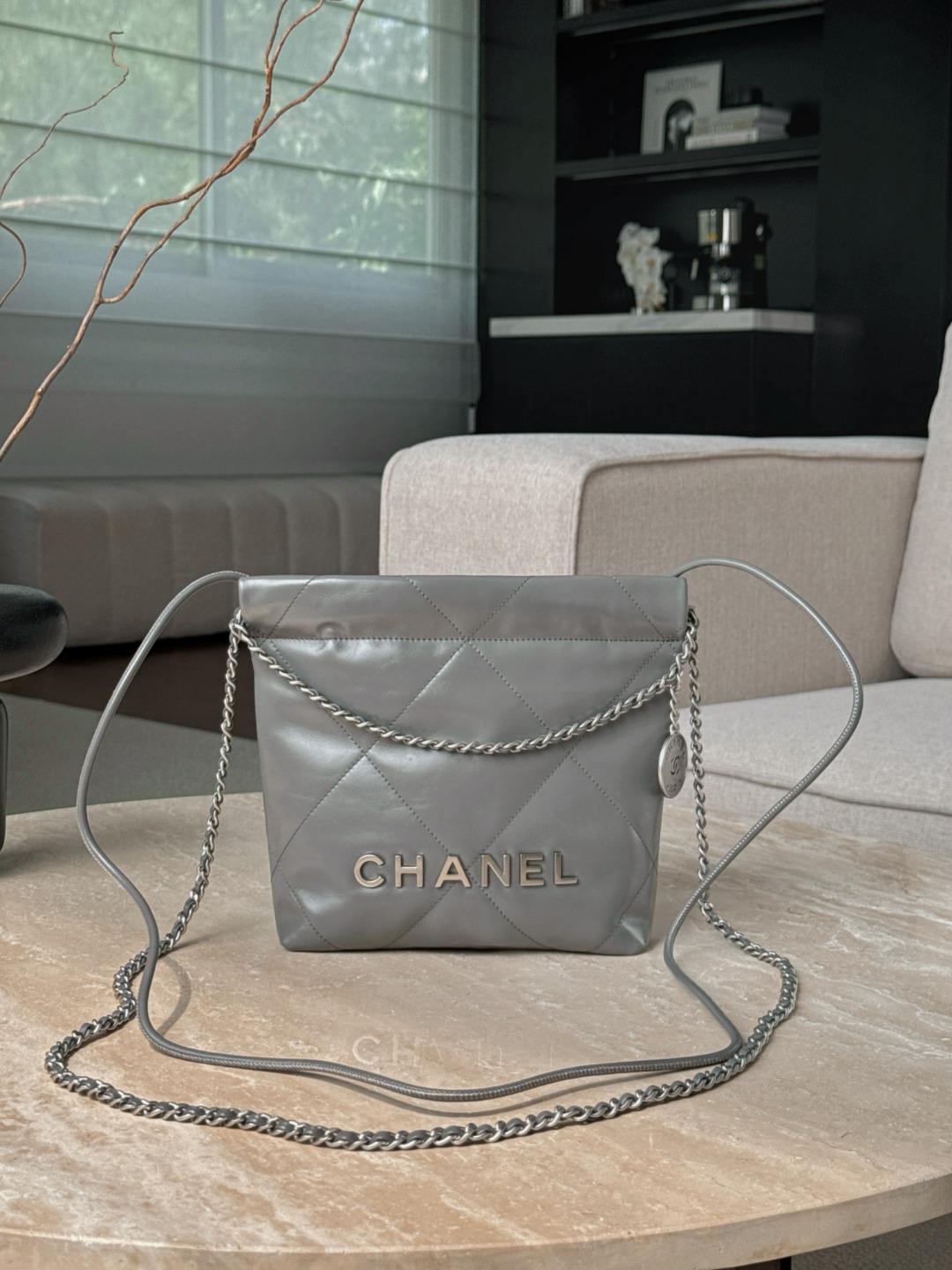 CHANEL Женская сумка 22 Mini