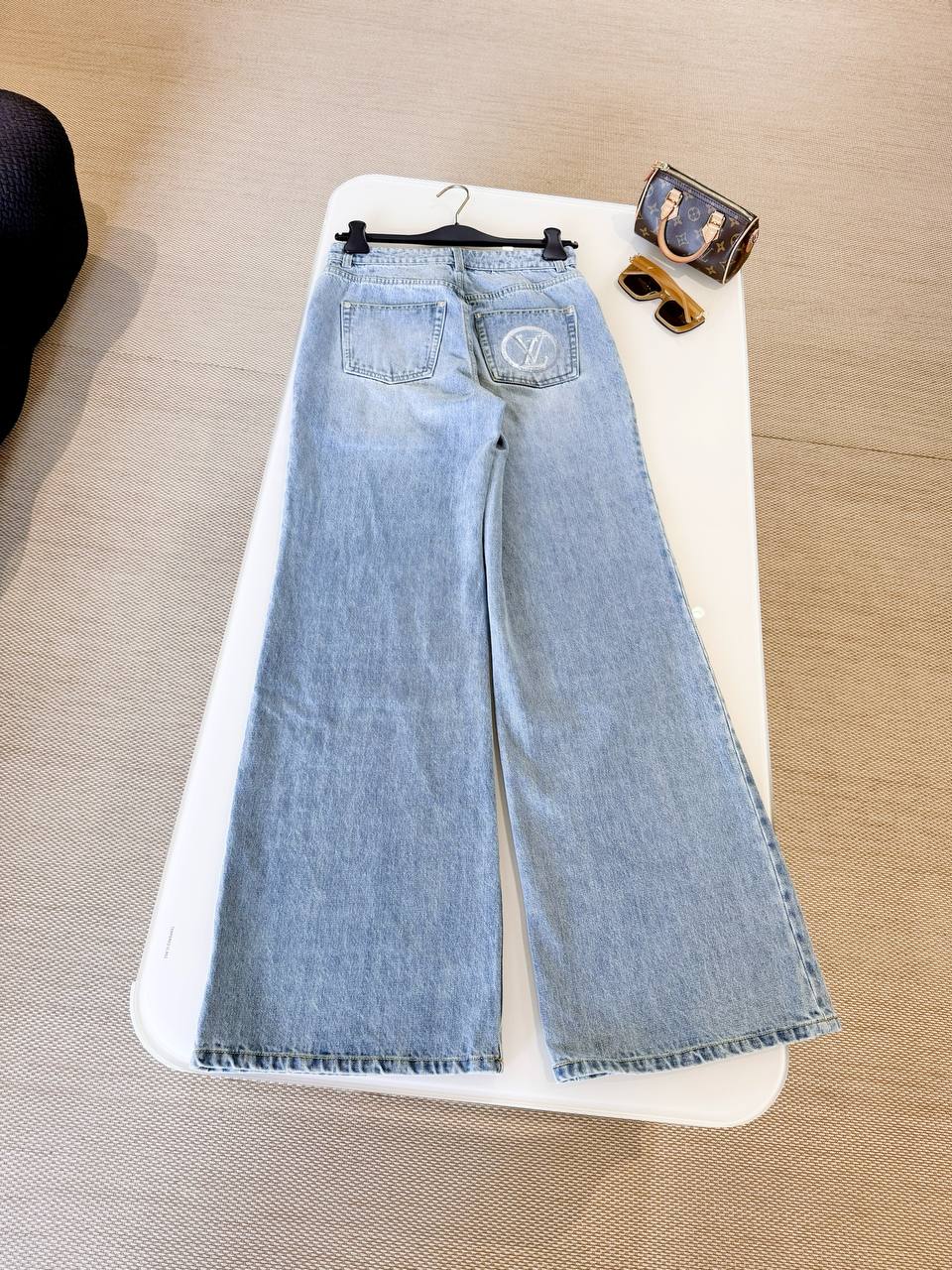 LOUIS VUITTON Женские джинсы LOUIS VUITTON Женские джинсы