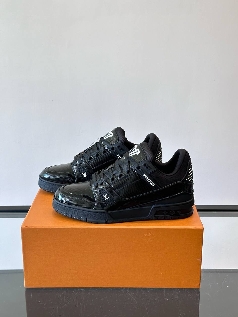 LOUIS VUITTON Мужские кроссовки LOUIS VUITTON Мужские кроссовки