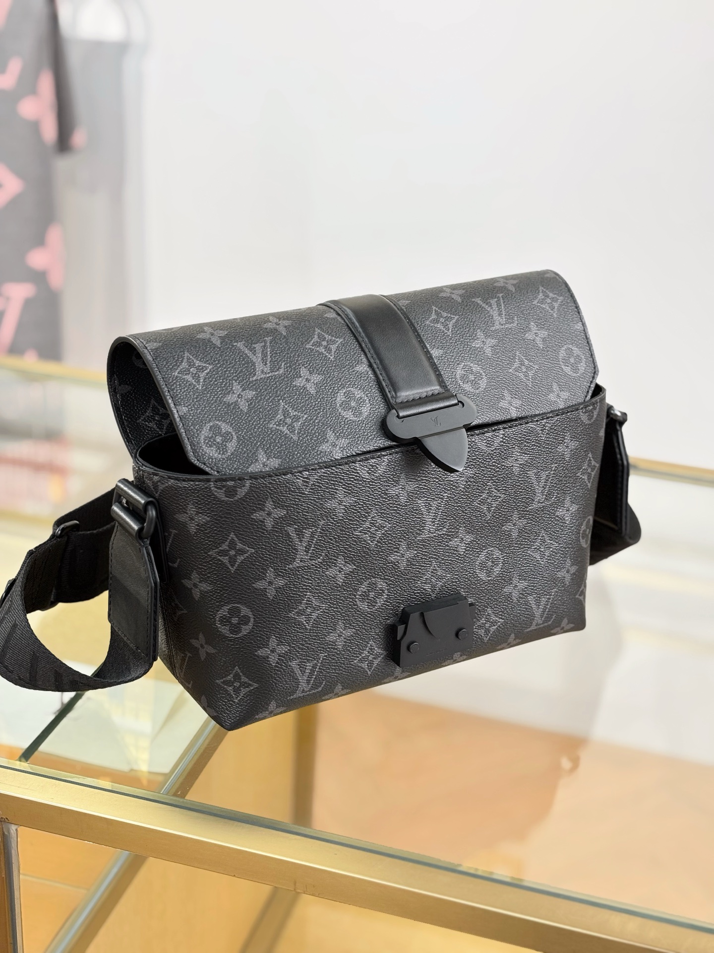 LOUIS VUITTON Мужская сумка S-Cape Messenger M46794 LOUIS VUITTON Мужская сумка S-Cape Messenger M46794
