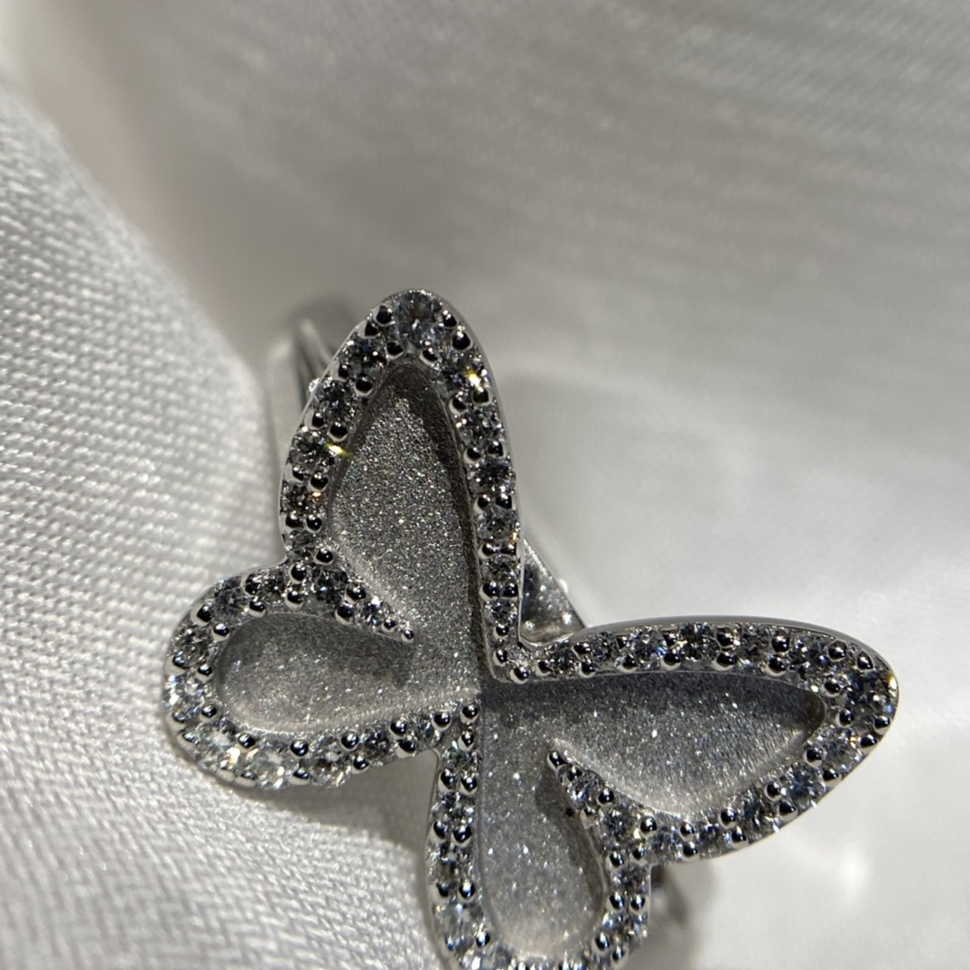 MESSIKA Кольцо из белого золота и бриллиантов MESSIKA Кольцо из белого золота и бриллиантов