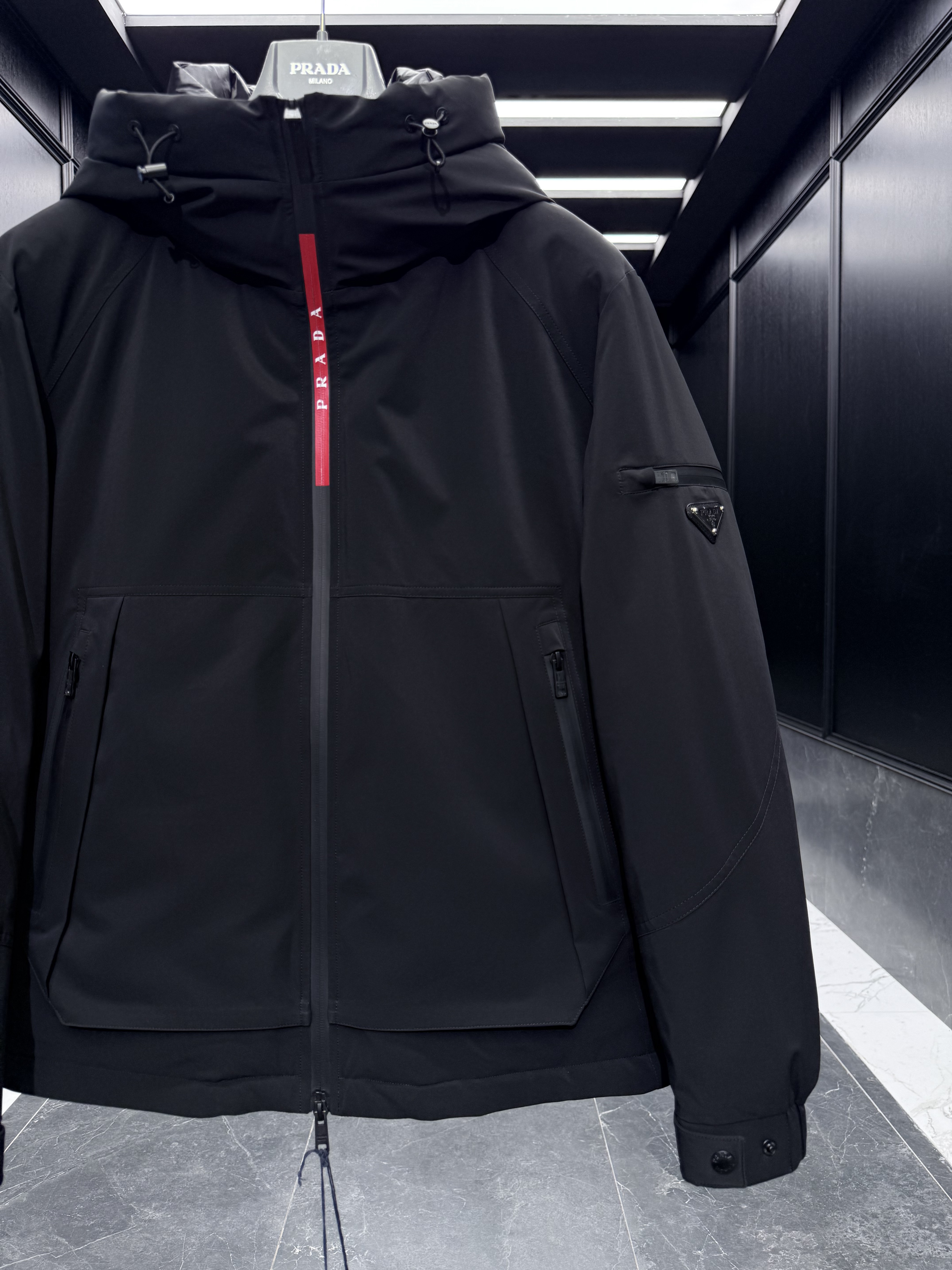 PRADA Мужской пуховик Classic Red Label PRADA Мужской пуховик Classic Red Label
