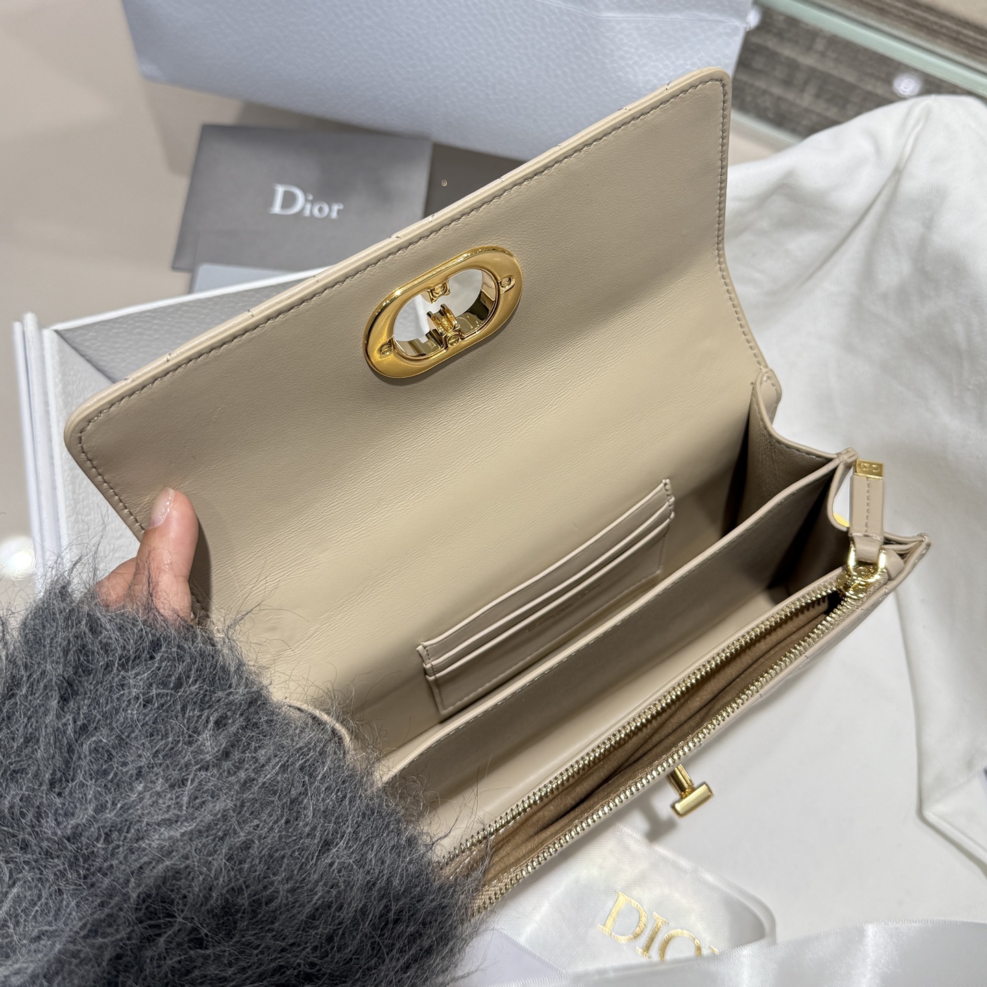 CHRISTIAN DIOR Женская сумка Miss caro  CHRISTIAN DIOR Женская сумка Miss caro