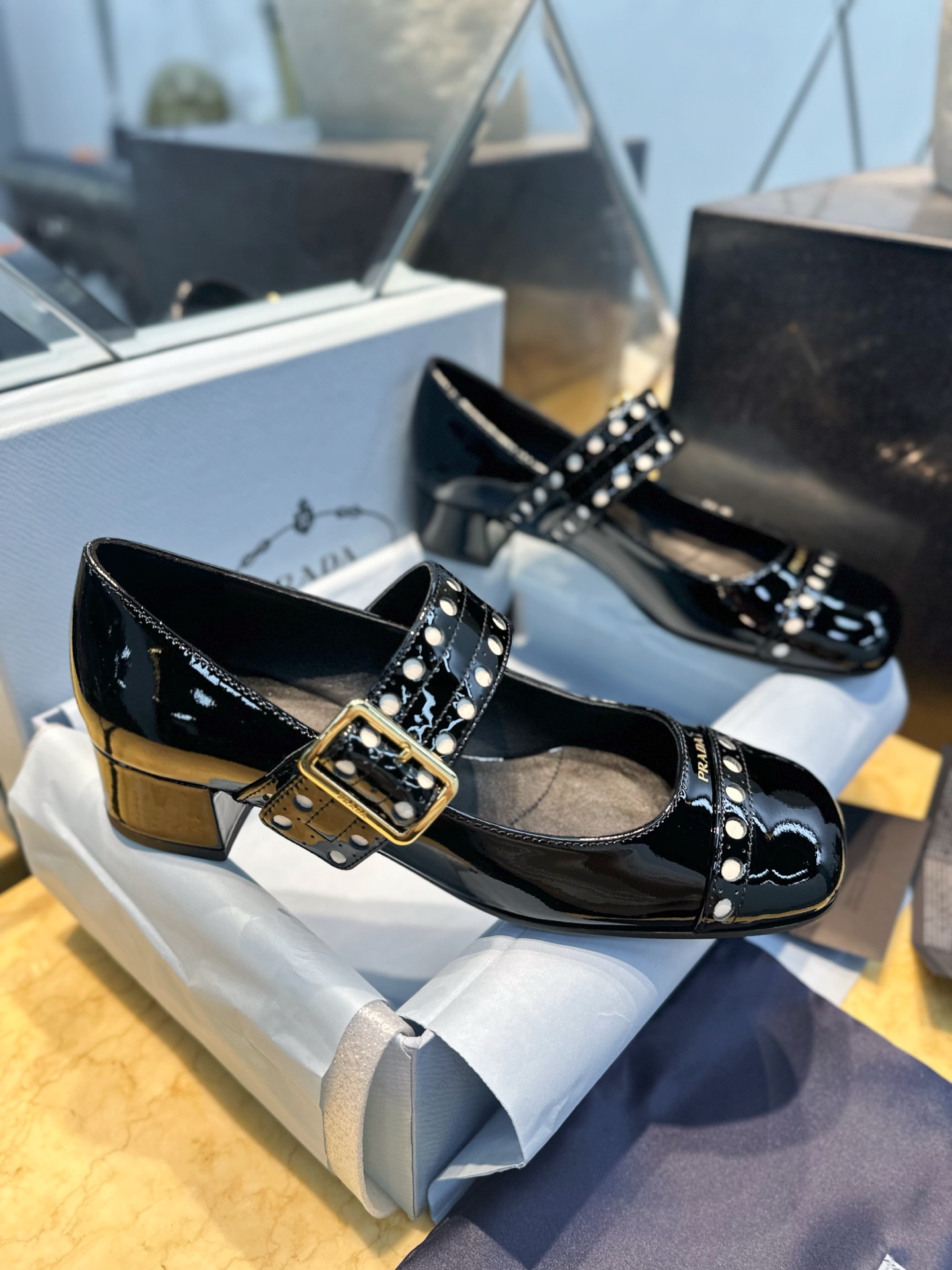 PRADA Женские туфли из лакированной кожи PRADA Женские туфли из лакированной кожи