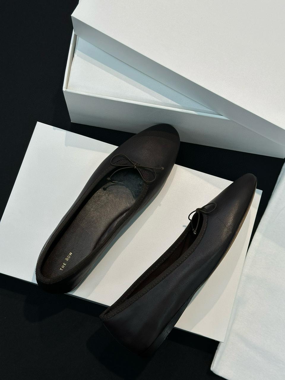 THE ROW Атласные балетки