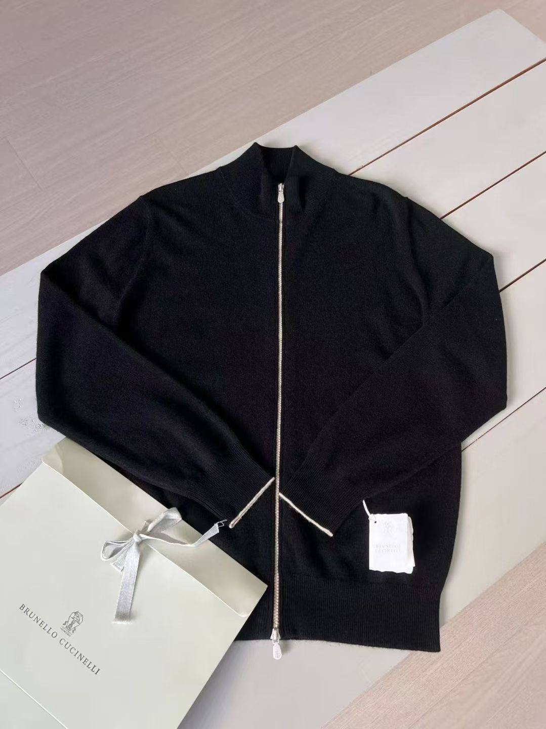 BRUNELLO CUCINELLI Мужской джемпер из кашемира  BRUNELLO CUCINELLI Мужской джемпер из кашемира