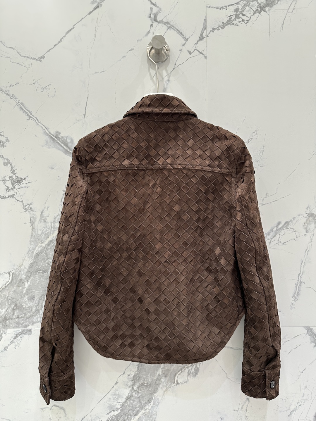 BOTTEGA VENETA Женская кожаная куртка шоколадно-коричневого цвета BOTTEGA VENETA Женская кожаная куртка шоколадно-коричневого цвета