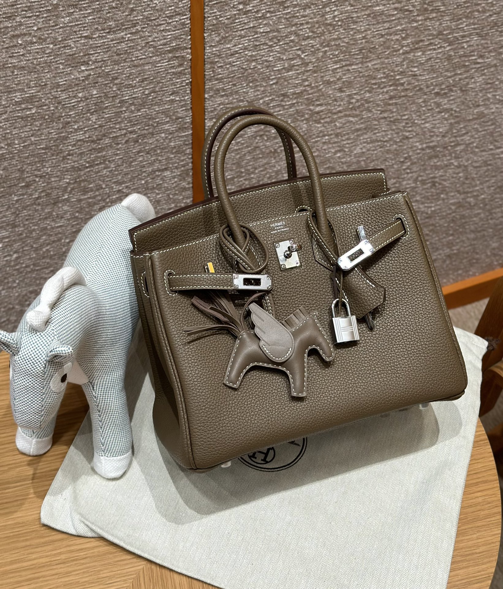 HERMES Женская сумка Birkin 25 см ck18/Etoupe Togo HERMES Женская сумка Birkin 25 см ck18/Etoupe Togo