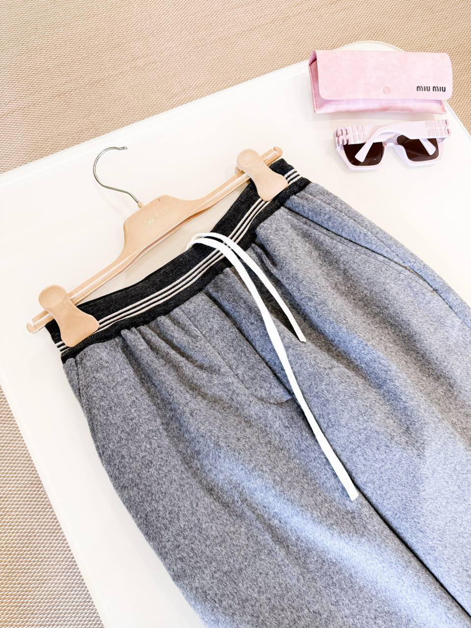 MIU MIU Женские брюки из шерсти MIU MIU Женские брюки из шерсти