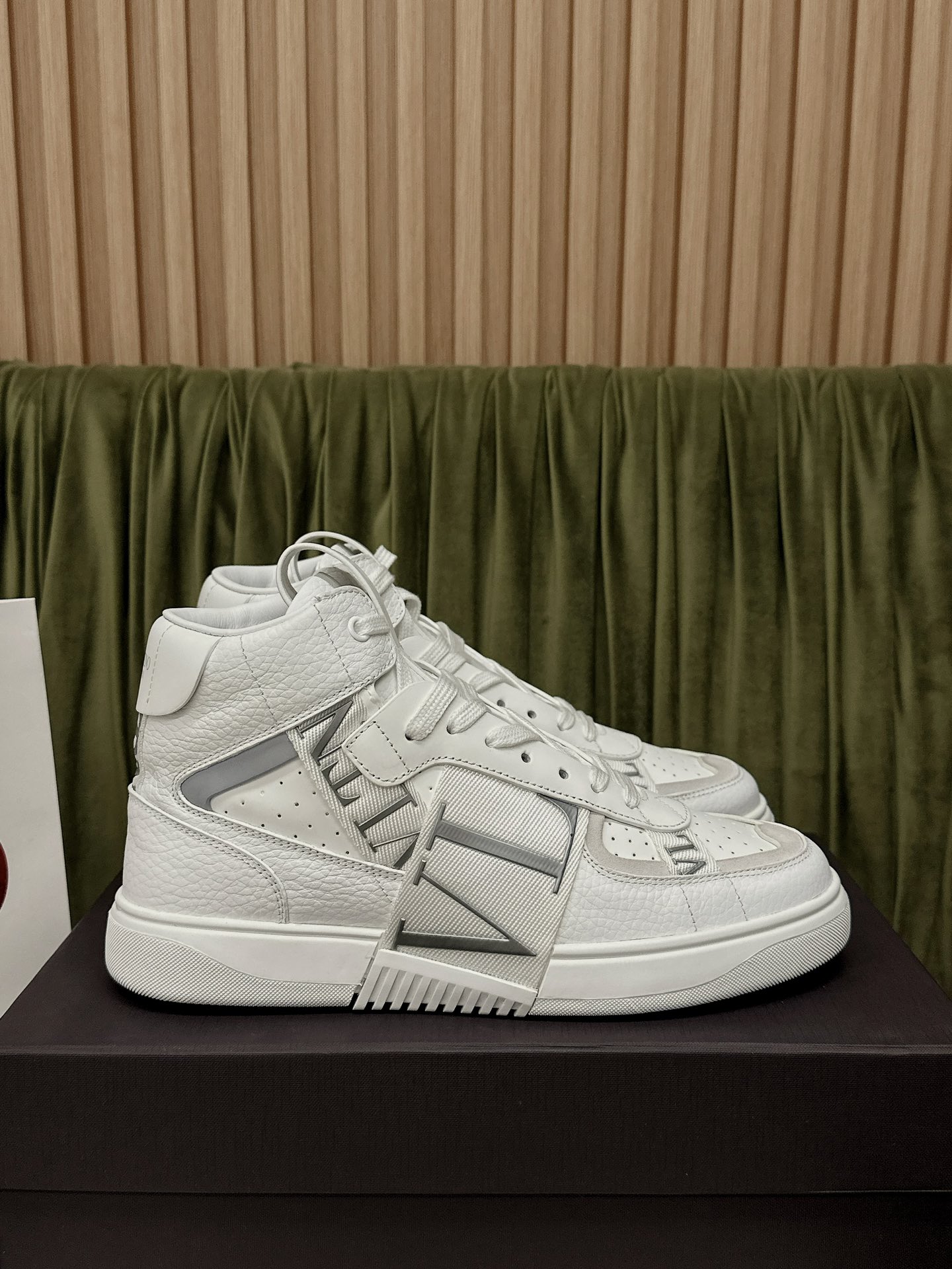 VALENTINO Мужские высокие кроссовки VL7N VALENTINO Мужские высокие кроссовки VL7N