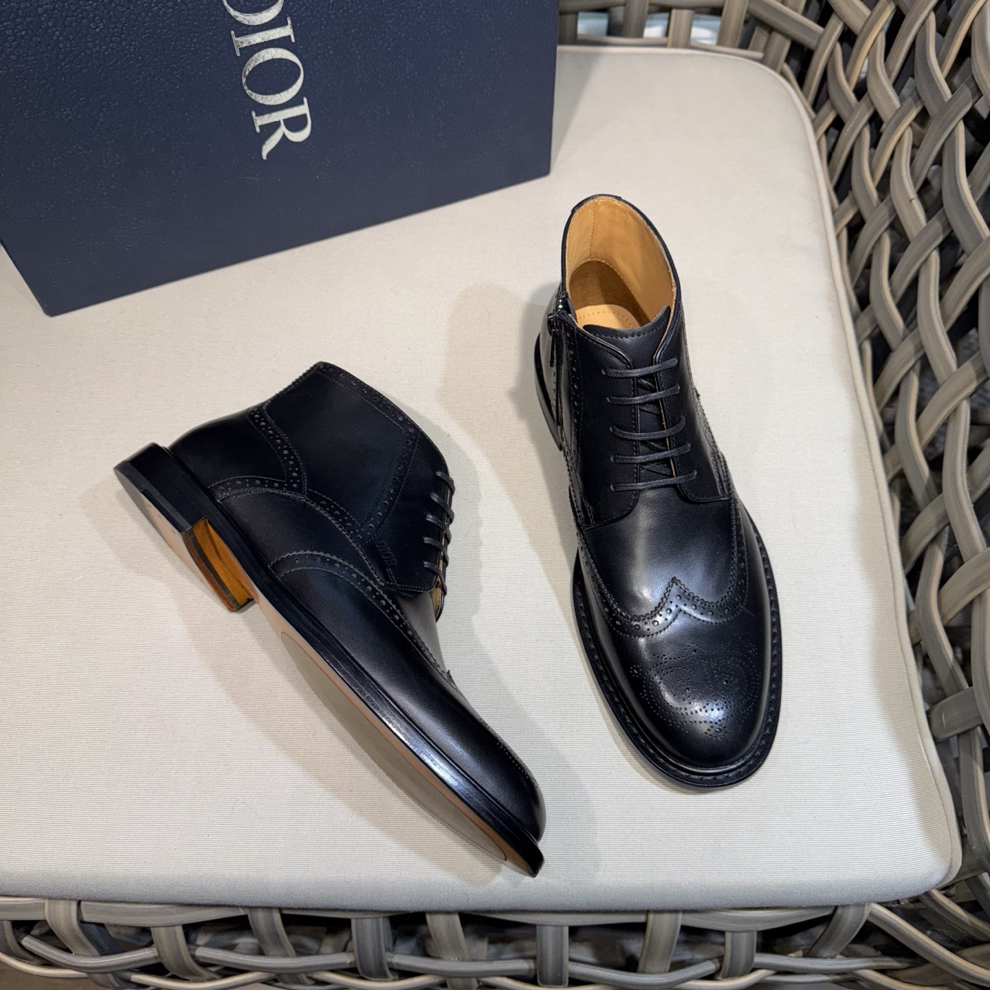 CHRISTIAN DIOR Мужские ботинки из телячьей кожи CHRISTIAN DIOR Мужские ботинки из телячьей кожи